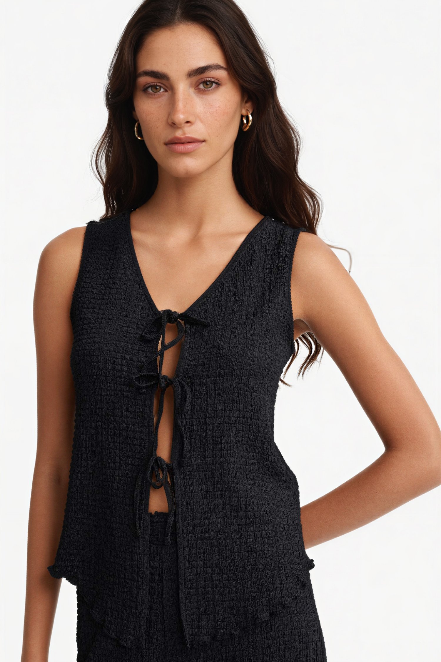 DeFacto Slim Fit Dar Kesim V Yaka Önden Bağlamalı Kırışık Dokulu Kolsuz Bluz