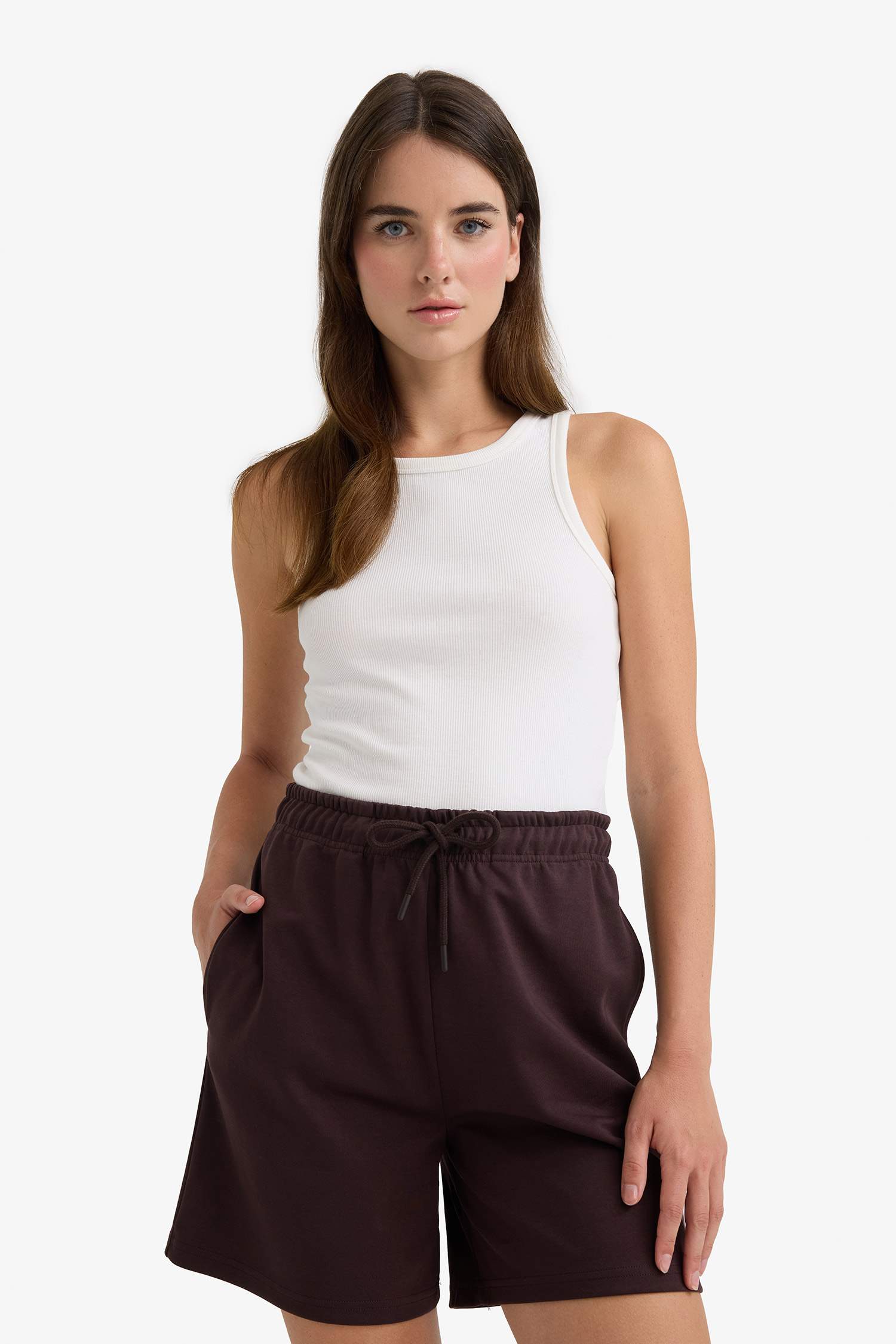 شورت برمودا بيزك سادة بخصر برباط