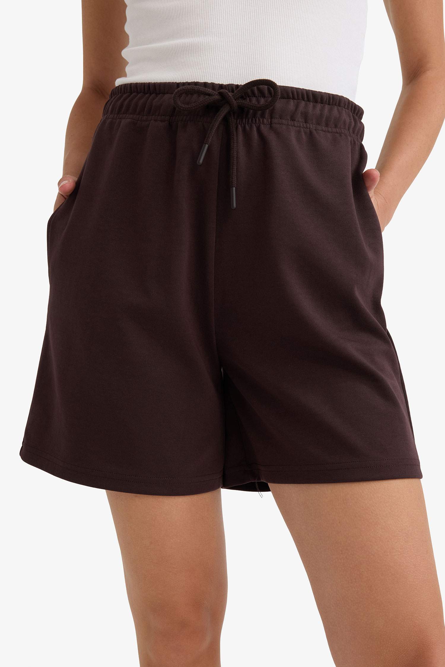 شورت برمودا بيزك سادة بخصر برباط