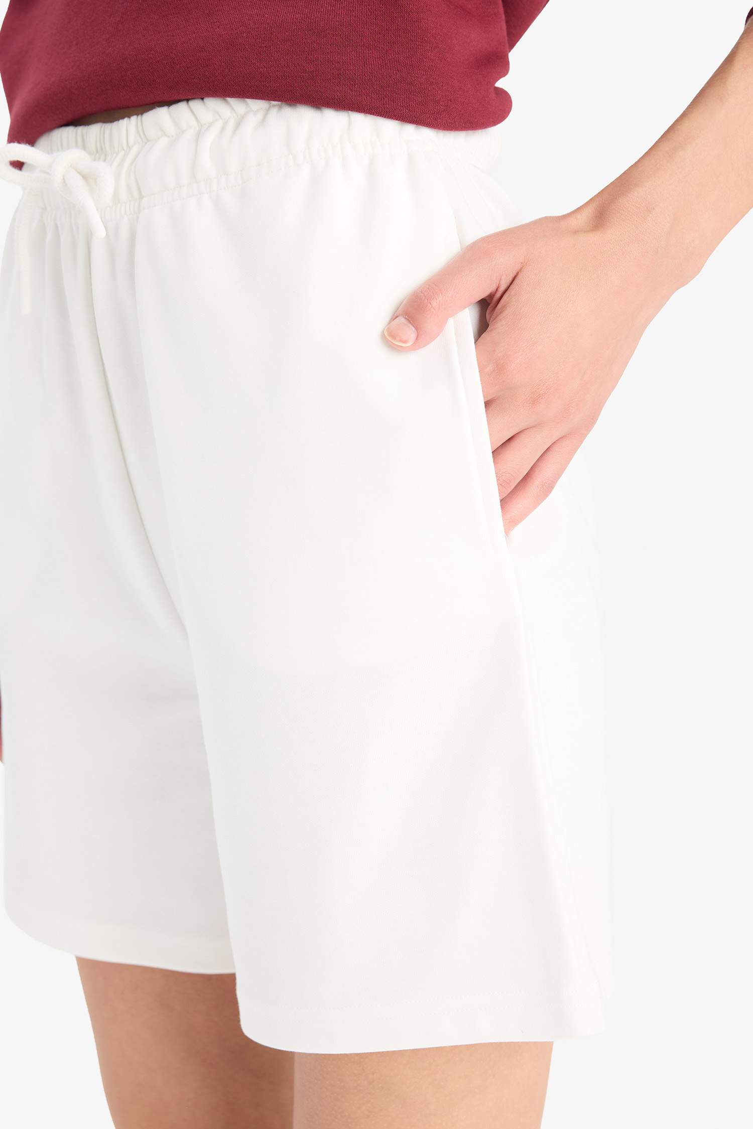 شورت برمودا بيزك سادة بخصر برباط