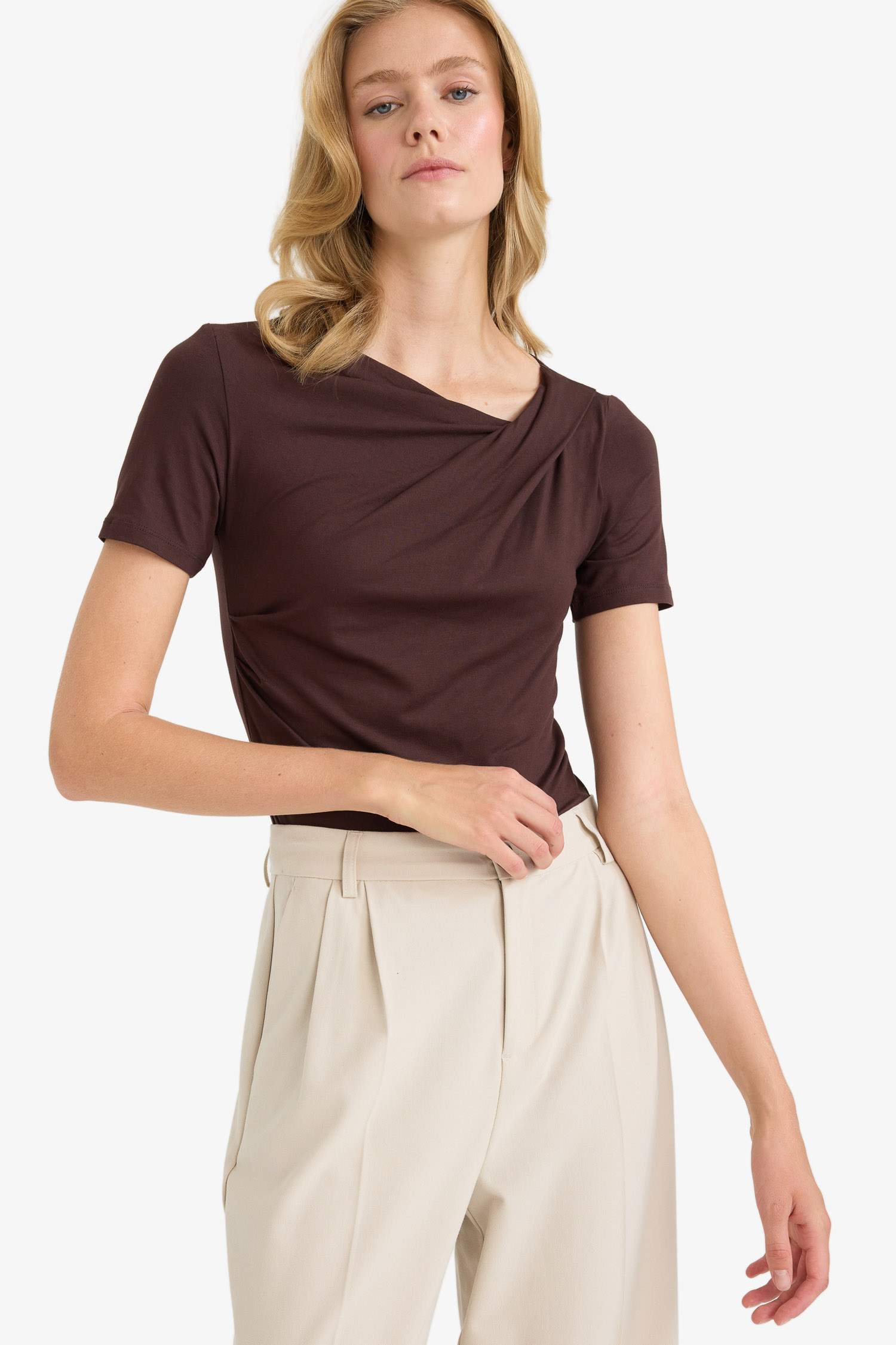 Slim Fit Dar Kesim Kayık Yaka Kısa Kollu Bluz