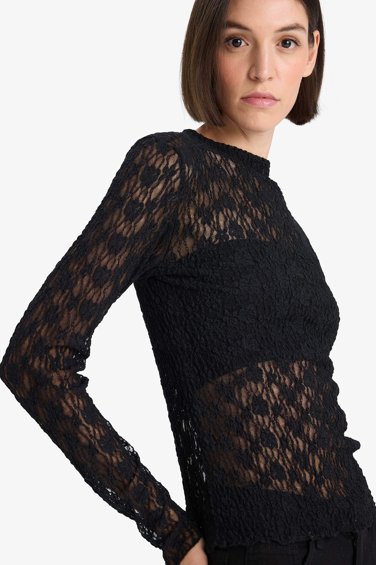 Slim Fit Dar Kesim Kayık Yaka Dantel Uzun Kollu Bluz