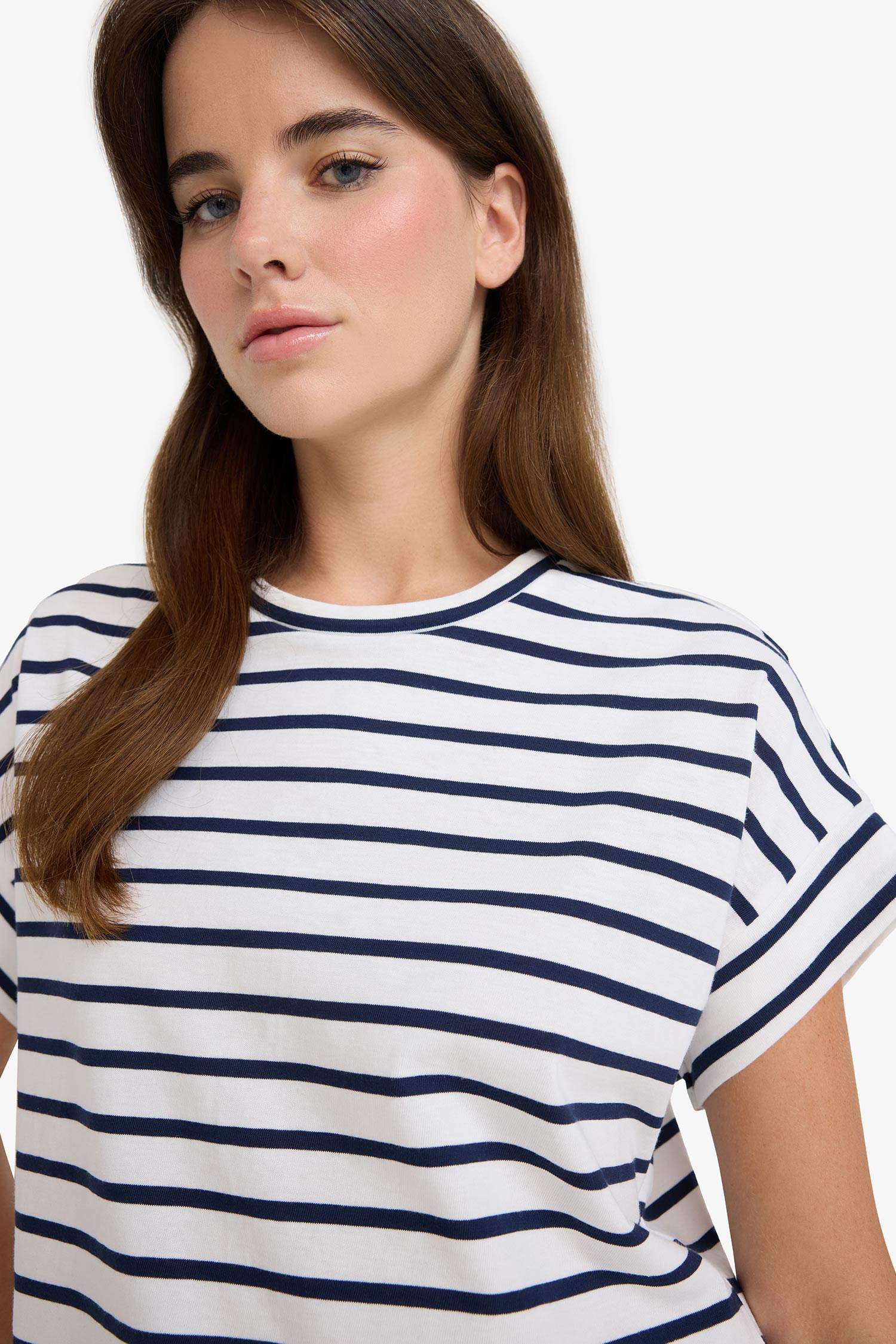 T-shirt rayé asymétrique à col rond à manches courtes