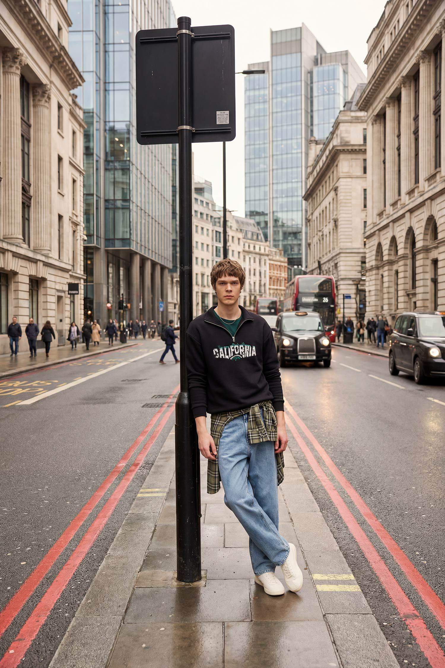 سويت شيرت أوفر سايز برقبة عالية بساق بسحاب