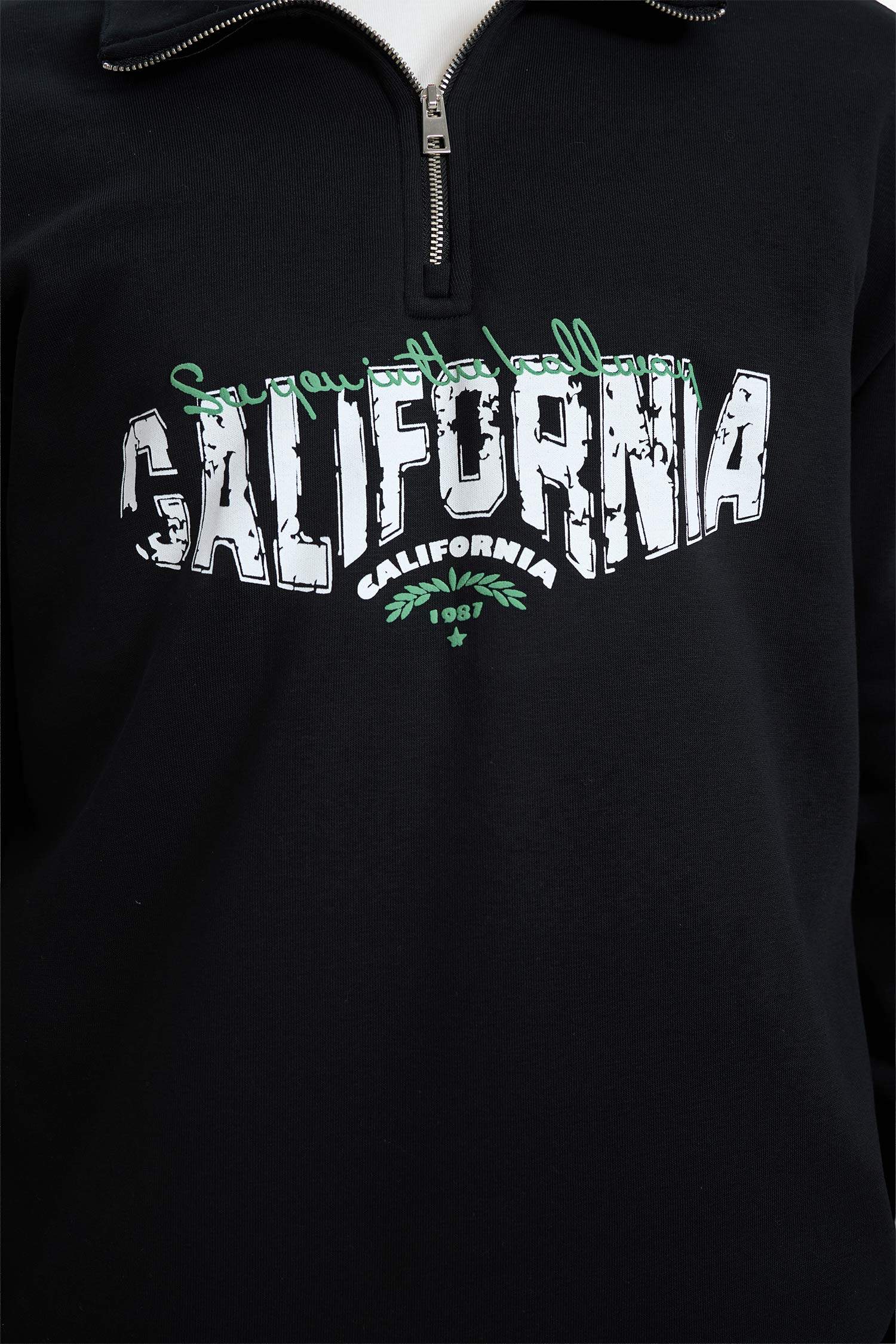 سويت شيرت أوفر سايز برقبة عالية بساق بسحاب