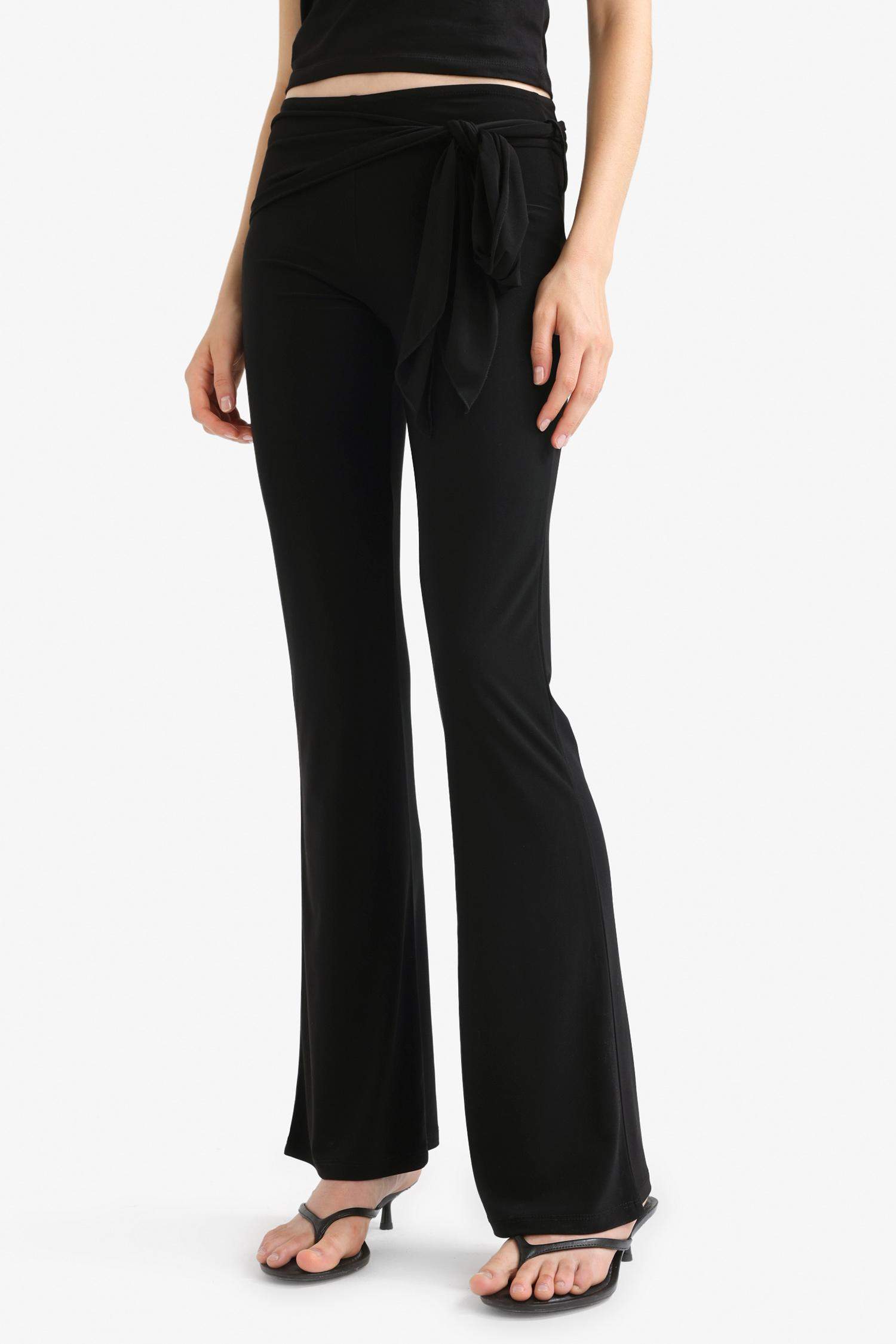 Flare Fit Normal Bel Bağlamalı Standart Boy Siyah Pantolon