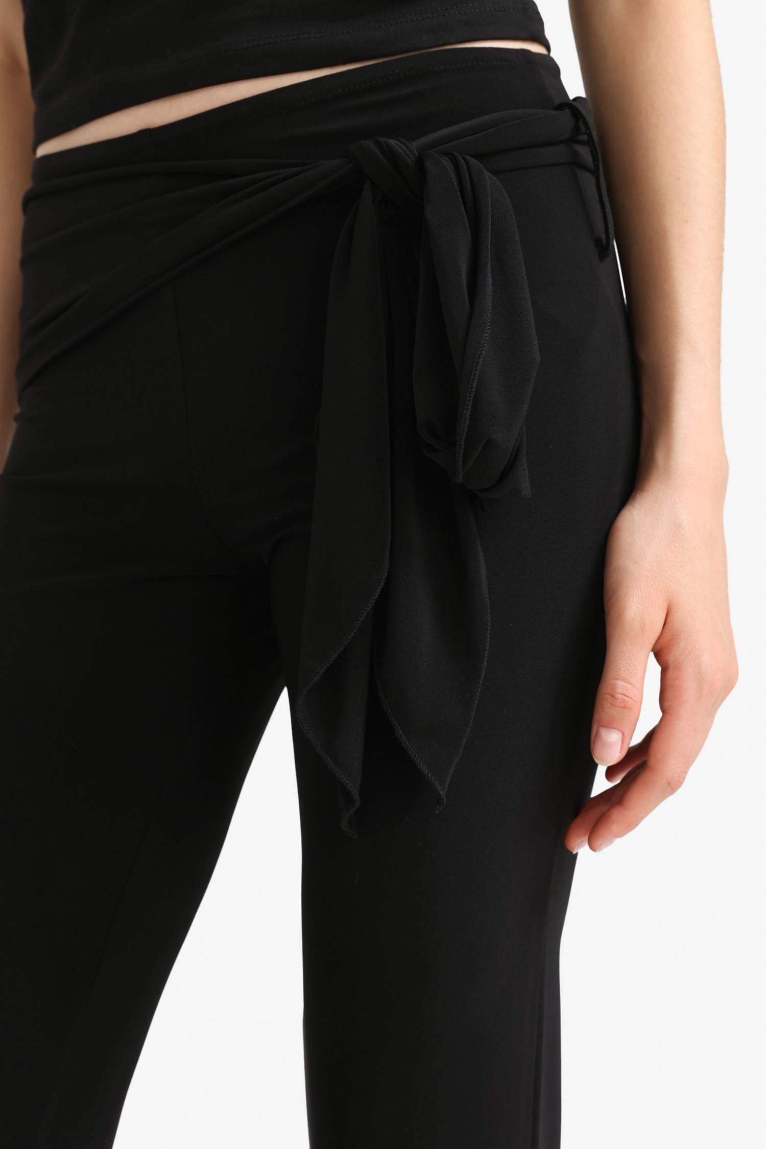 Flare Fit Normal Bel Bağlamalı Standart Boy Siyah Pantolon