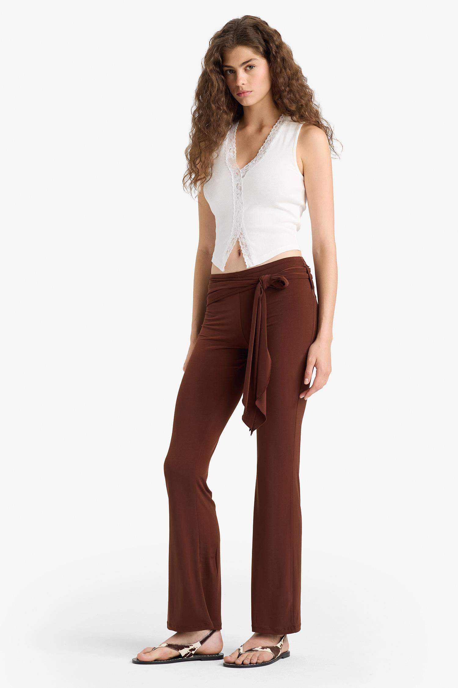 Flare Fit Normal Bel Bağlamalı Standart Boy Pantolon