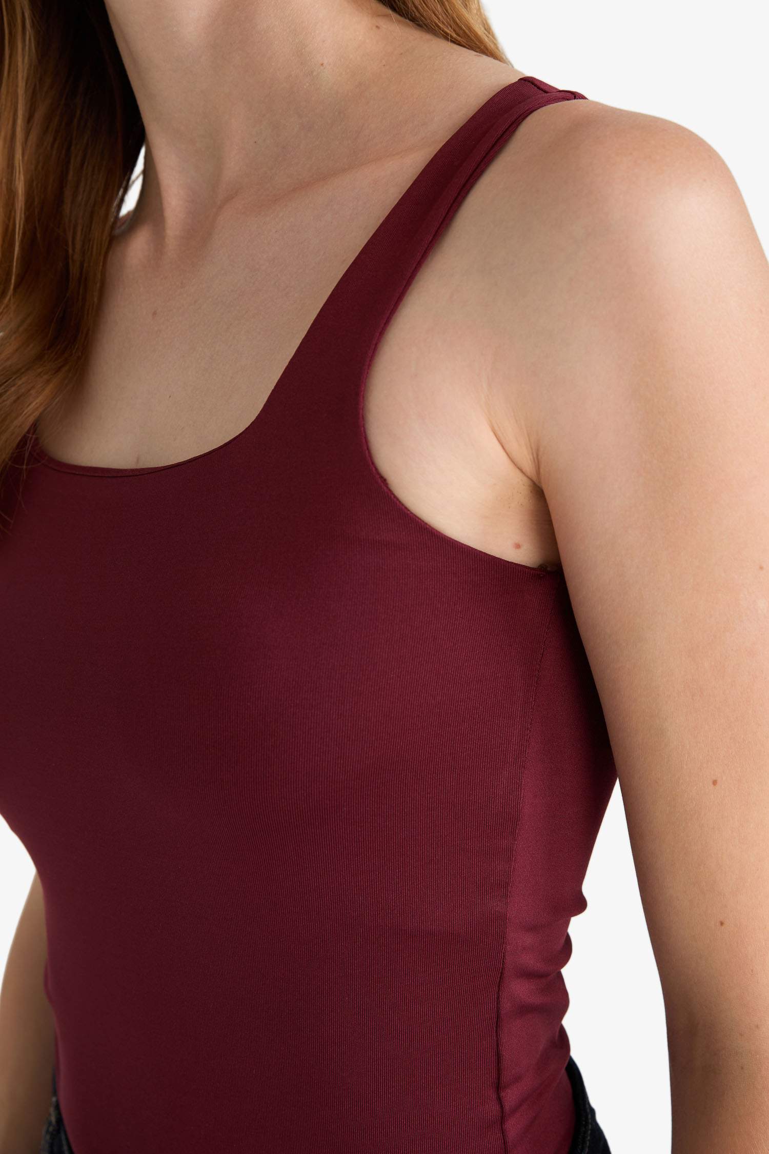 Body à bretelles et col carré avec boutons-pression