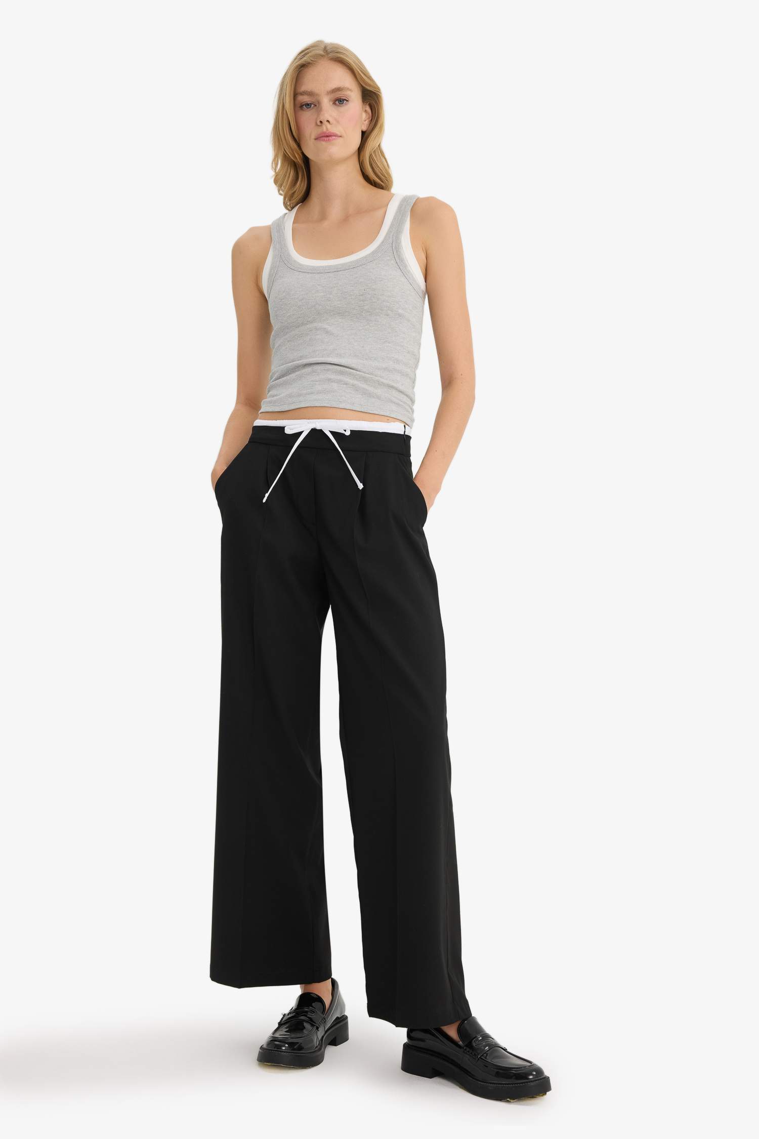 Wide Leg Cep Detaylı Normal Bel Geniş Paça Pantolon