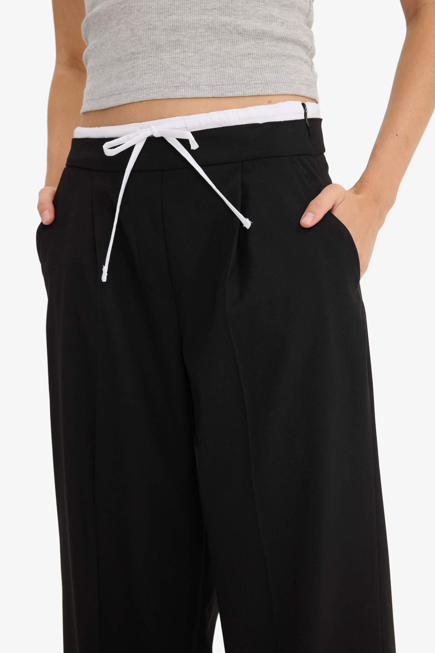 Wide Leg Cep Detaylı Normal Bel Geniş Paça Pantolon