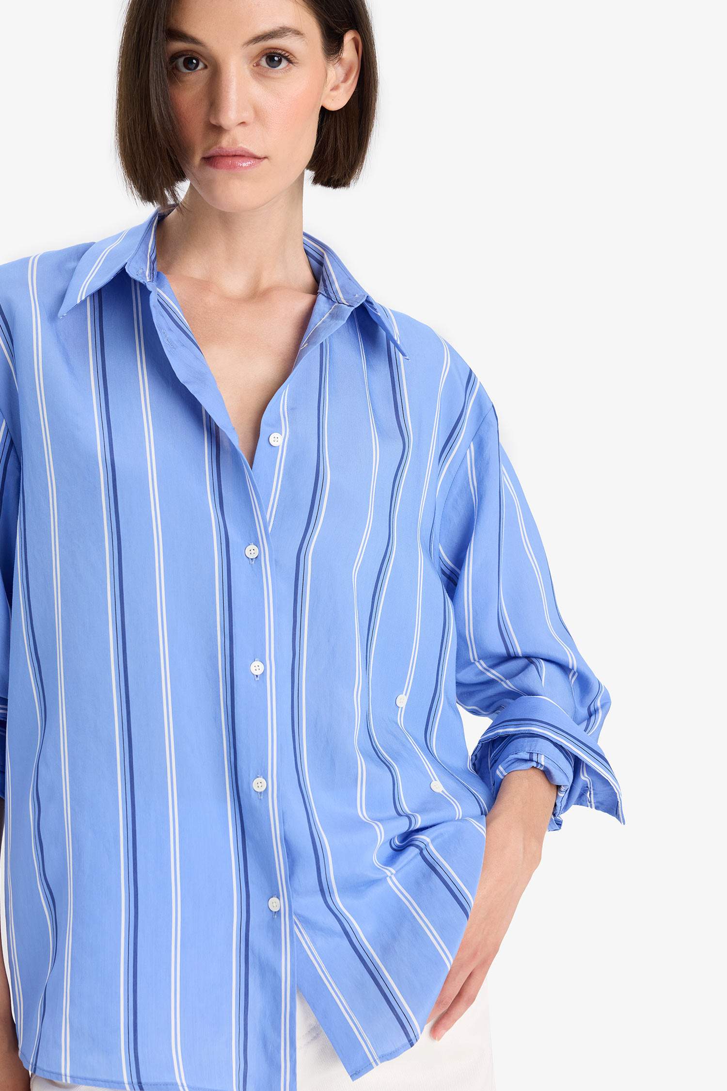 قميص مخطط كم طويل قصة عادية