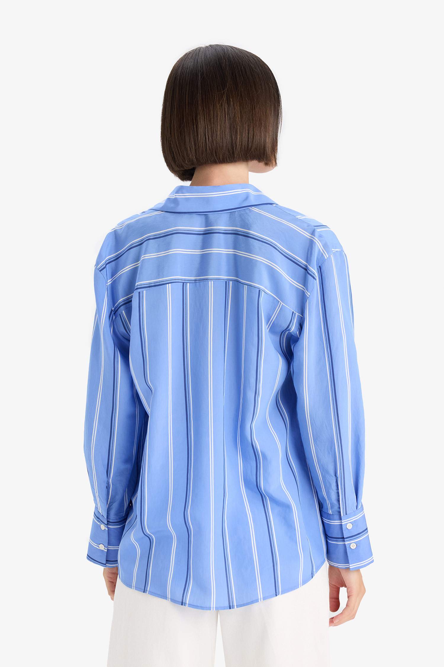 قميص مخطط كم طويل قصة عادية