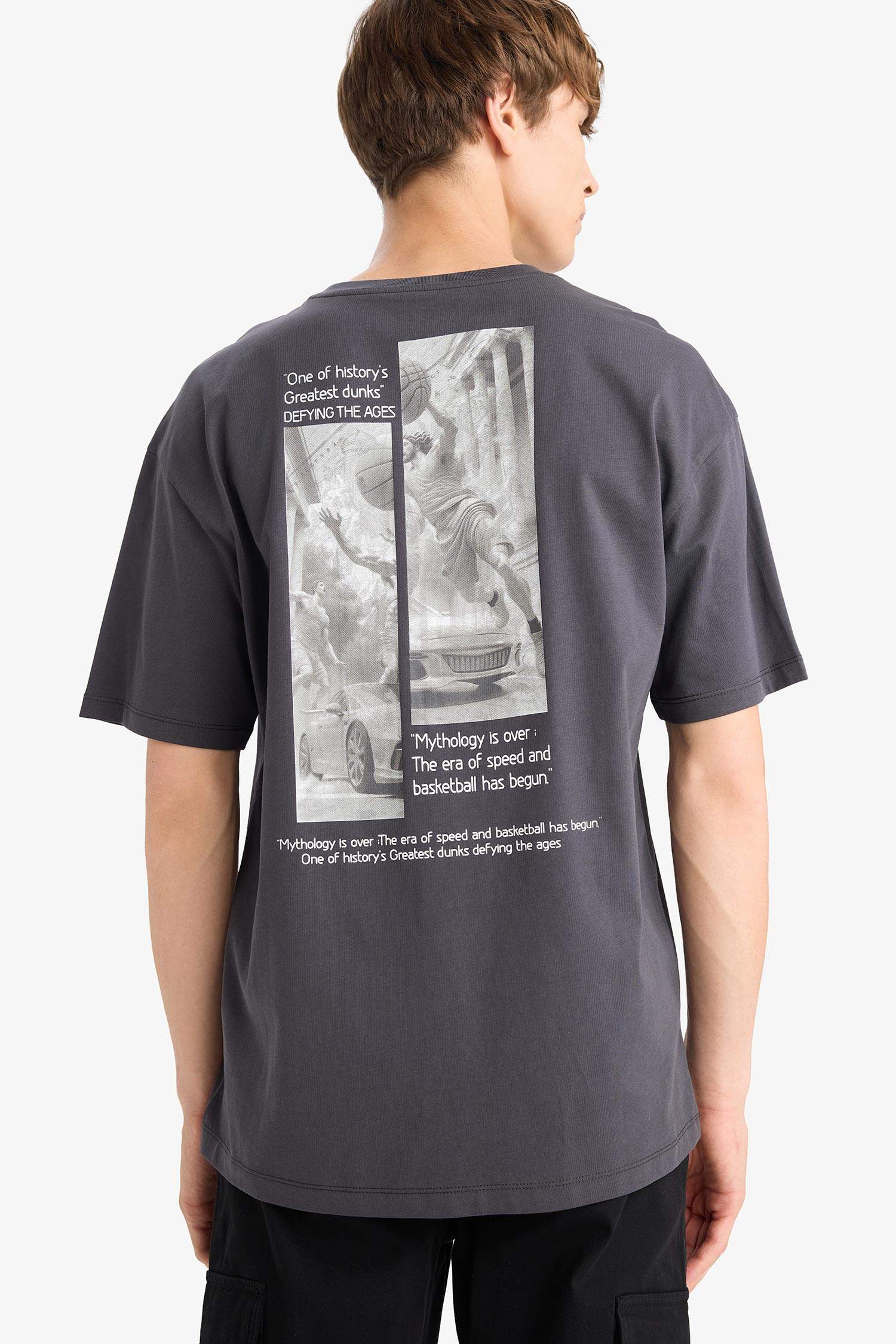 %100 Pamuk Boxy Fit Rahat Kesim Bisiklet Yaka Sırt Baskılı Kısa Kollu Tişört 