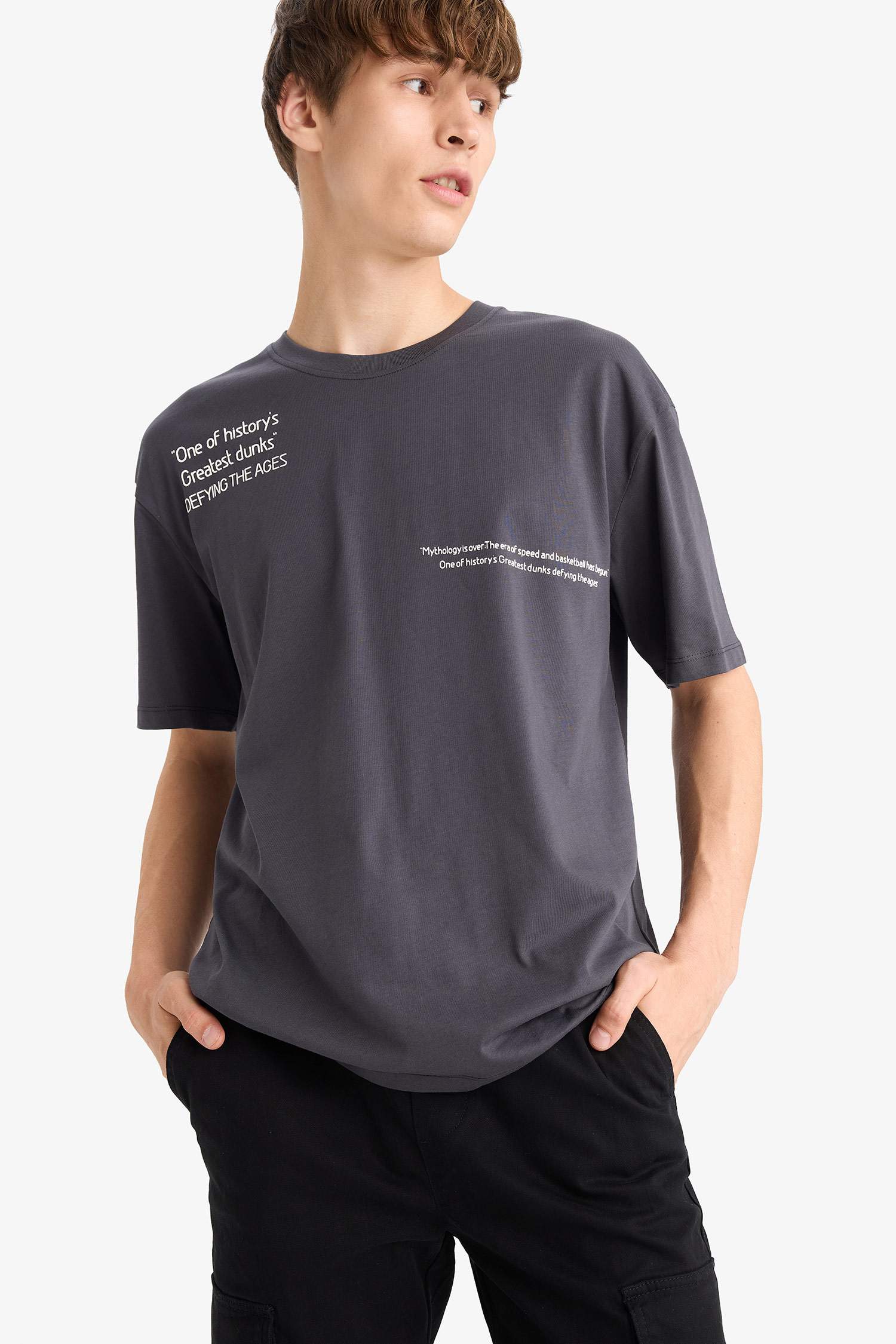 %100 Pamuk Boxy Fit Rahat Kesim Bisiklet Yaka Sırt Baskılı Kısa Kollu Tişört 