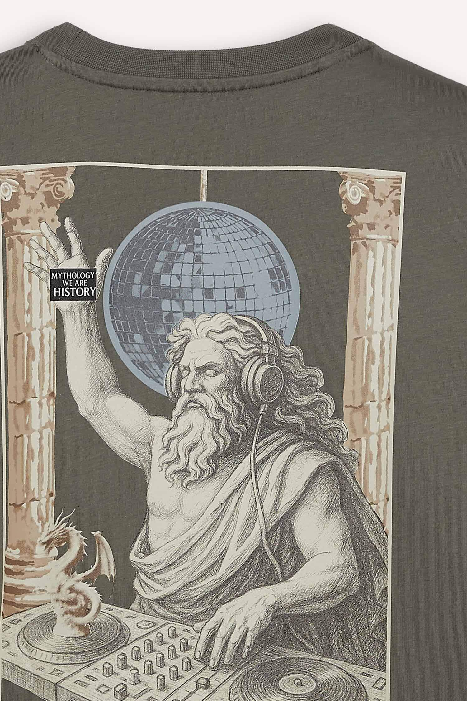 %100 Pamuk Boxy Fit Rahat Kesim Bisiklet Yaka Sırt Baskılı Kısa Kollu Tişört