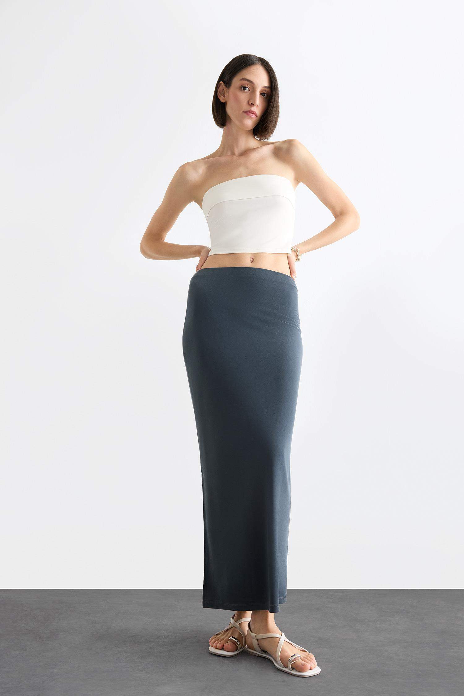 تنورة ميدي بنسل منسوج سليم فيت بفتحة