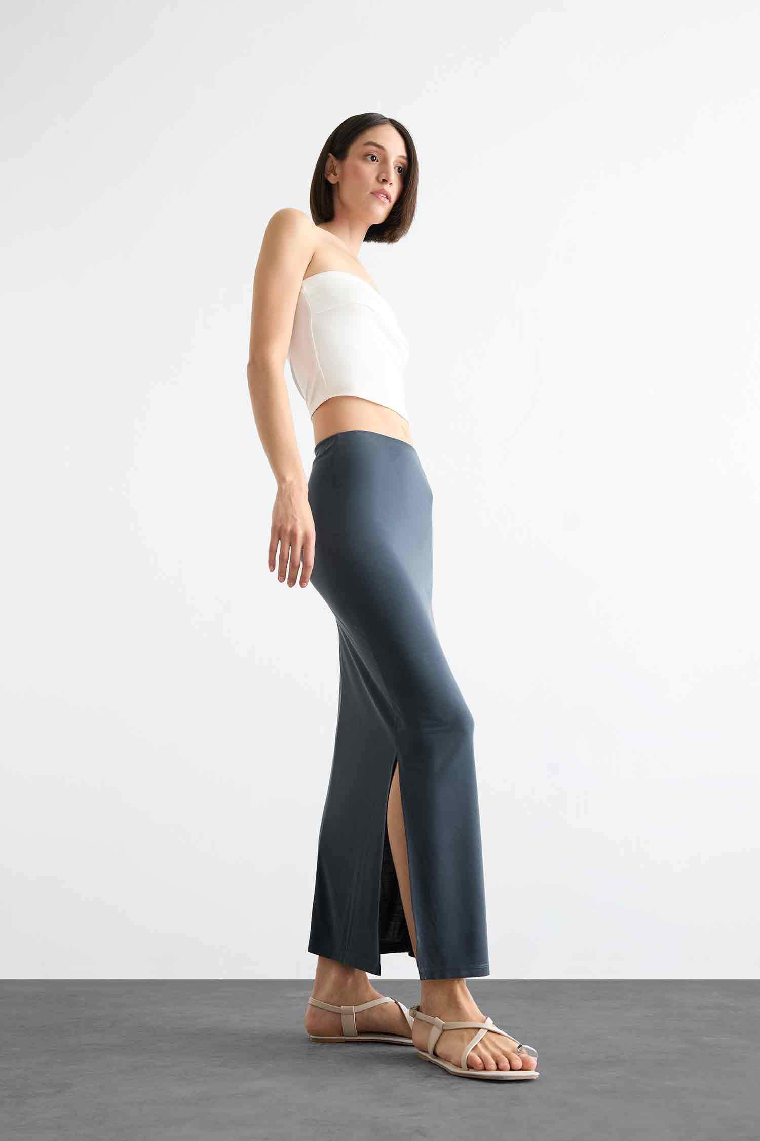 تنورة ميدي بنسل منسوج سليم فيت بفتحة