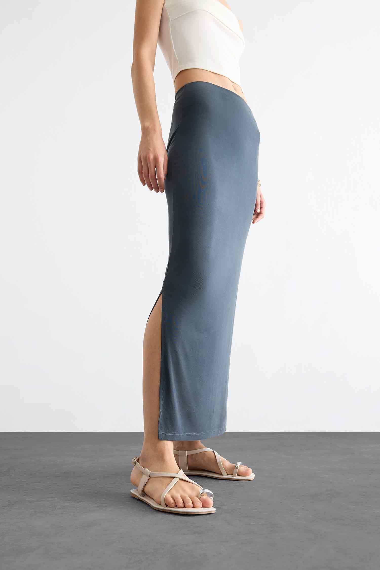 تنورة ميدي بنسل منسوج سليم فيت بفتحة