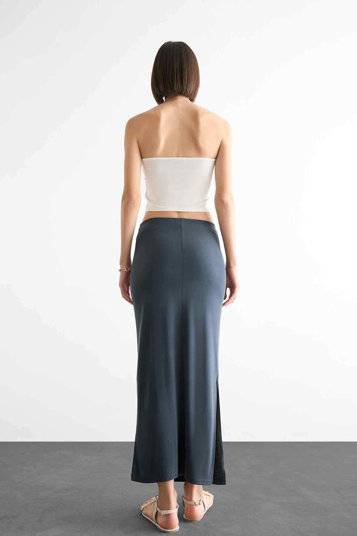 تنورة ميدي بنسل منسوج سليم فيت بفتحة