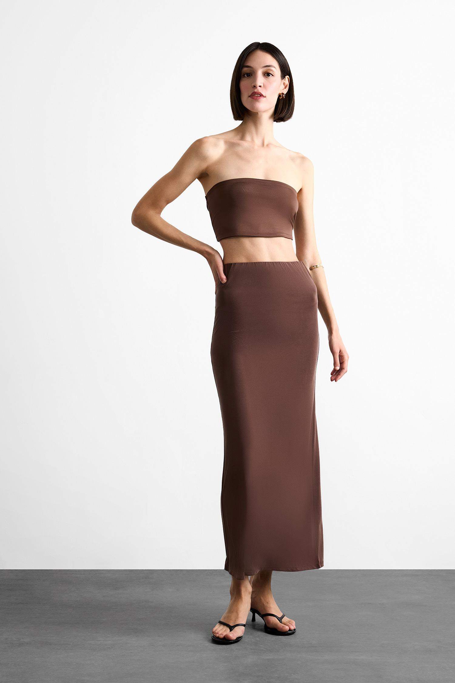 Slim Fit Dar Kesim Yırtmaçlı Midi Etek