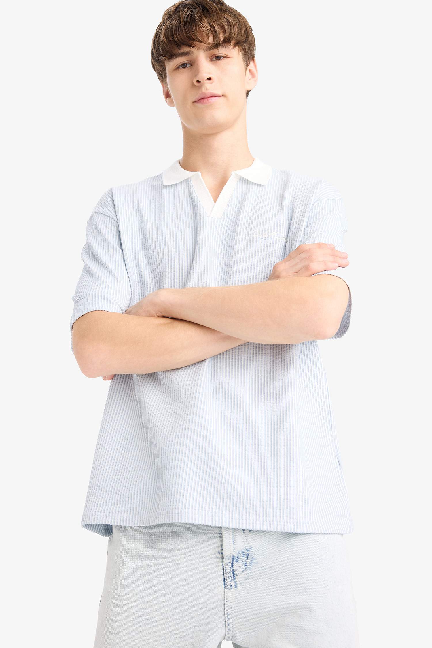 Boxy Fit Rahat Kesim Seersucker Kumaş Polo Yaka Çizgili Kısa Kollu Tişört