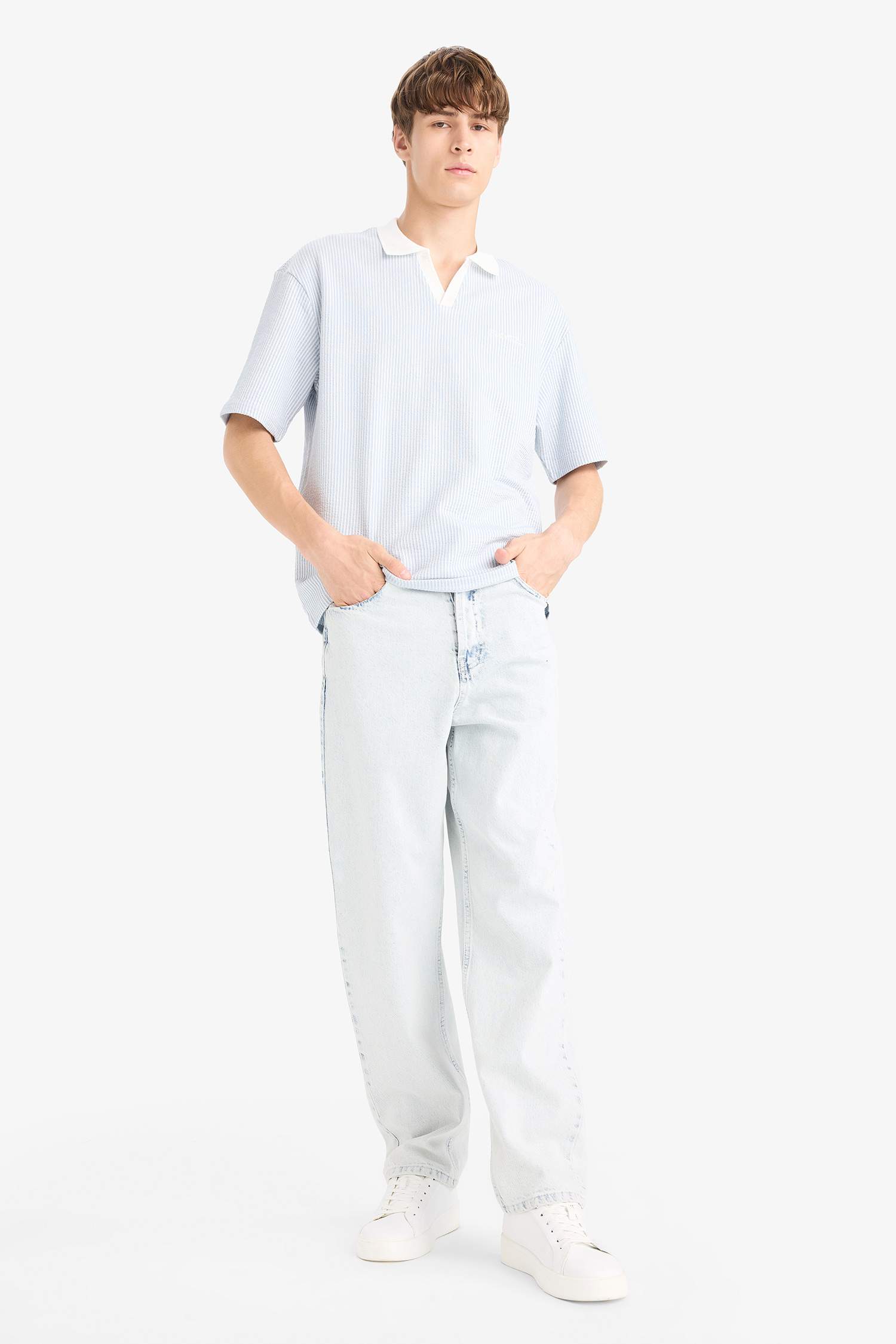 Boxy Fit Rahat Kesim Seersucker Kumaş Polo Yaka Çizgili Kısa Kollu Tişört