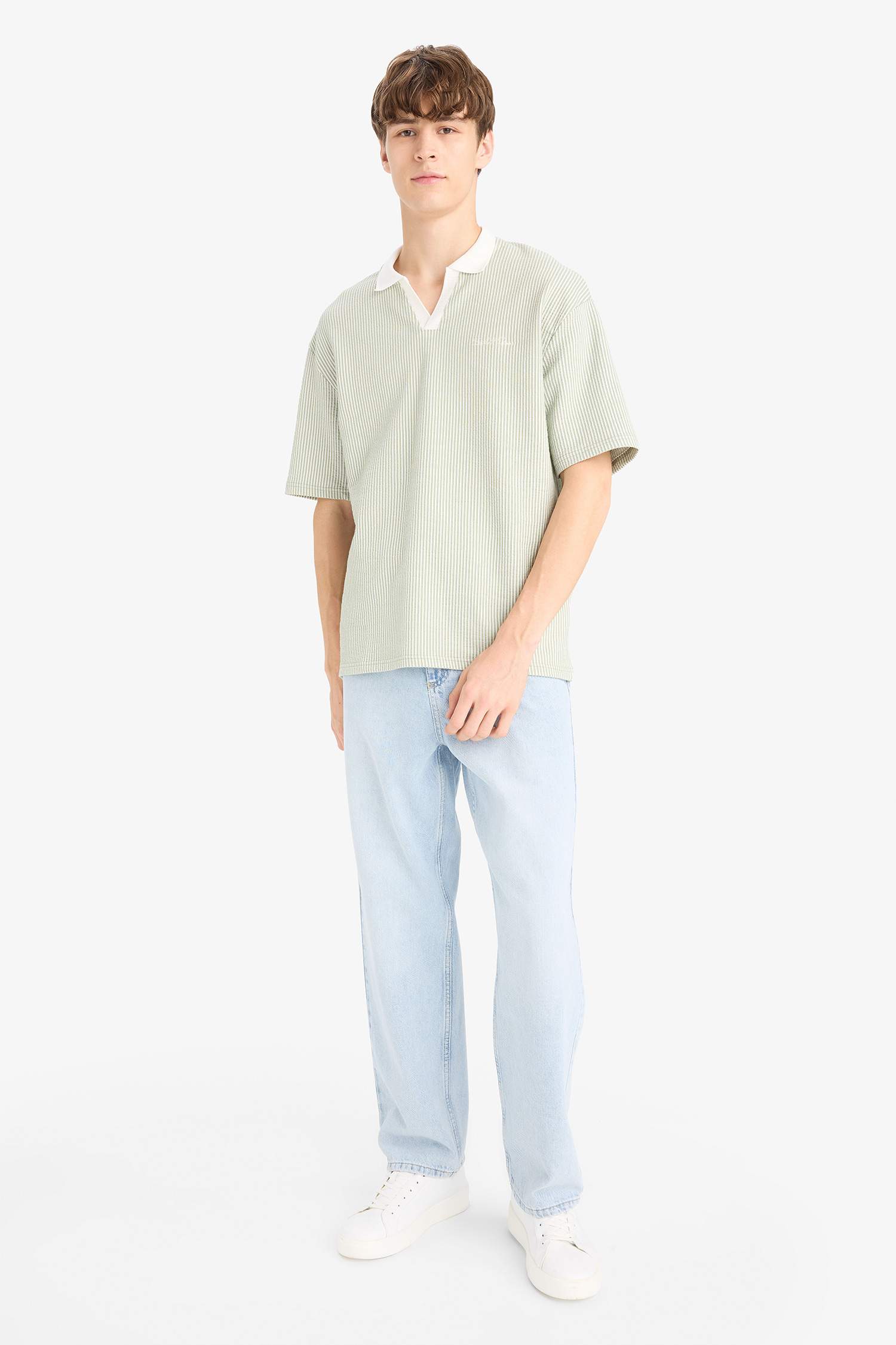 Boxy Fit Rahat Kesim Seersucker Kumaş Polo Yaka Çizgili Kısa Kollu Tişört