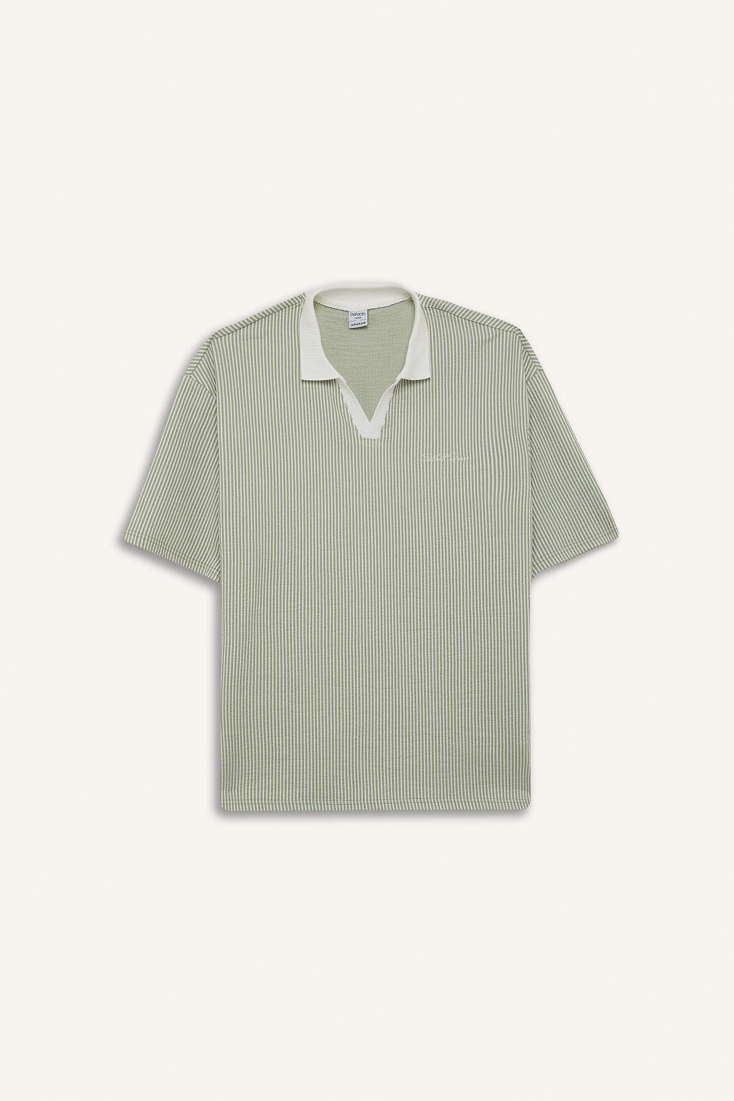 Boxy Fit Rahat Kesim Seersucker Kumaş Polo Yaka Çizgili Kısa Kollu Tişört