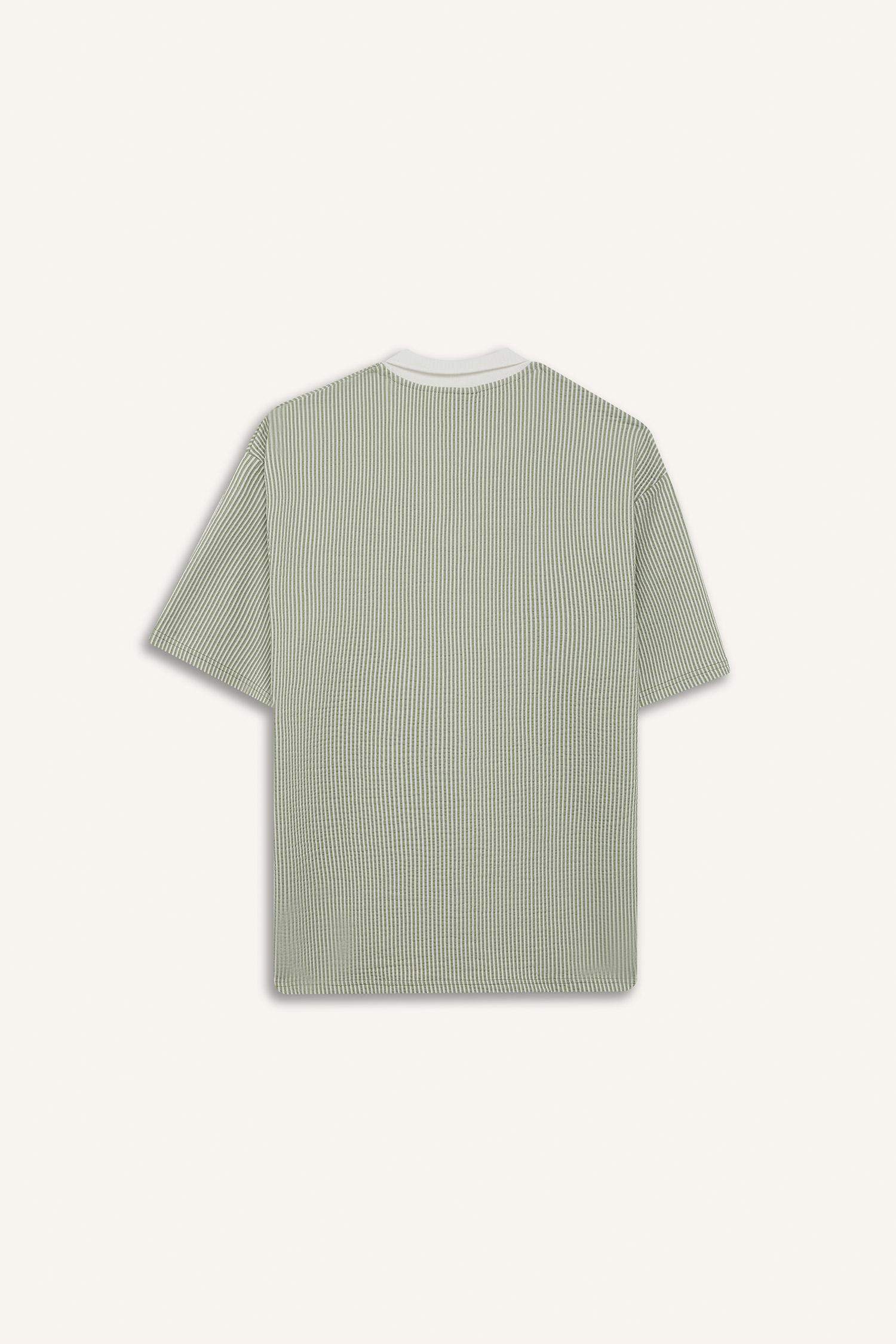 Boxy Fit Rahat Kesim Seersucker Kumaş Polo Yaka Çizgili Kısa Kollu Tişört