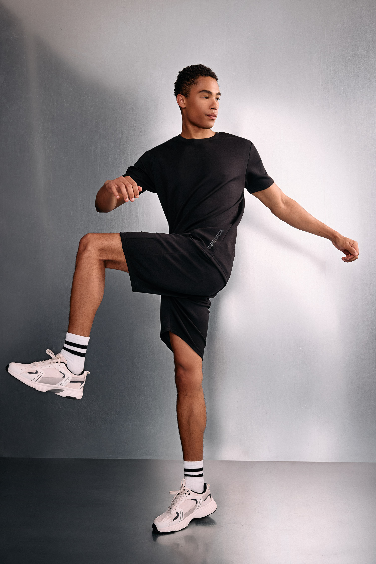 DeFacto Ultra Yumuşak Standart Fit Modal Sporcu Kısa Paça Şort