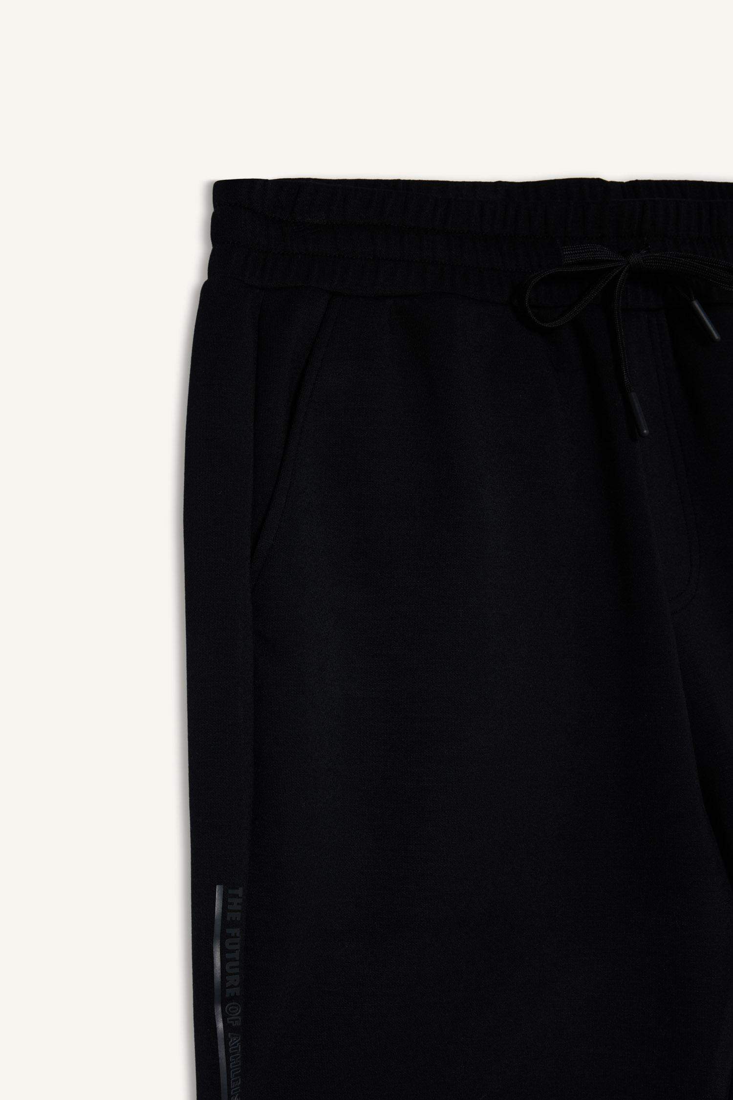 басып шығарылған Шолақ шалбар