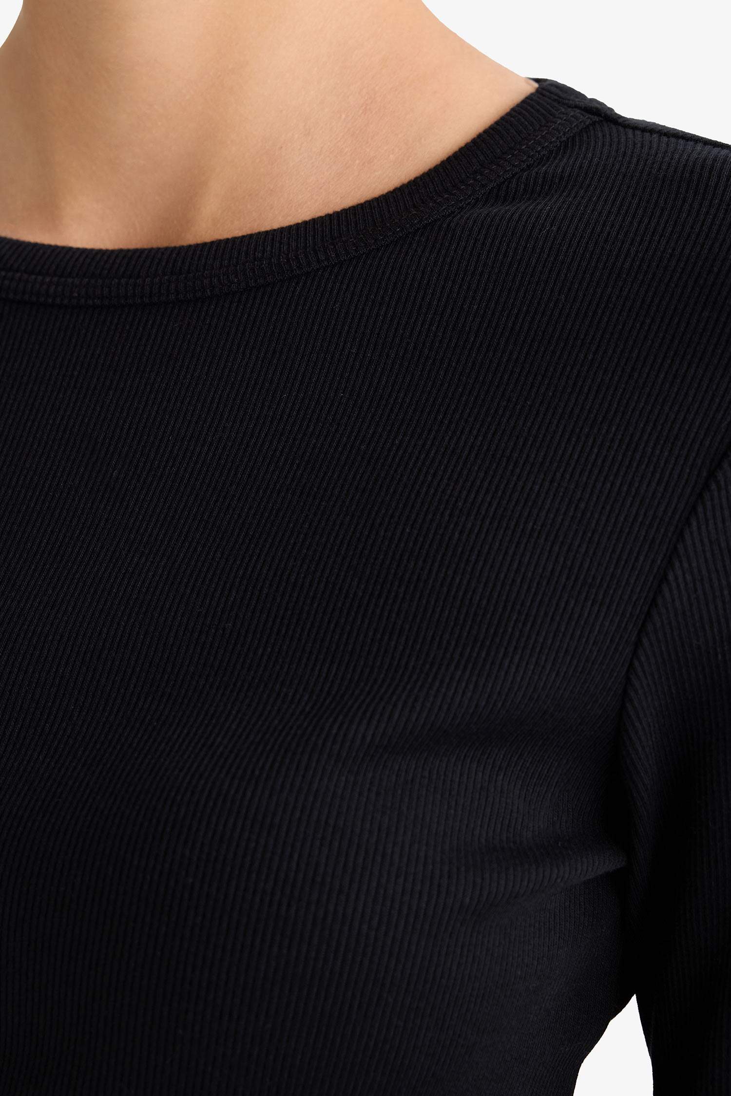 تيشيرت كم طويل سليم فيت مضلع