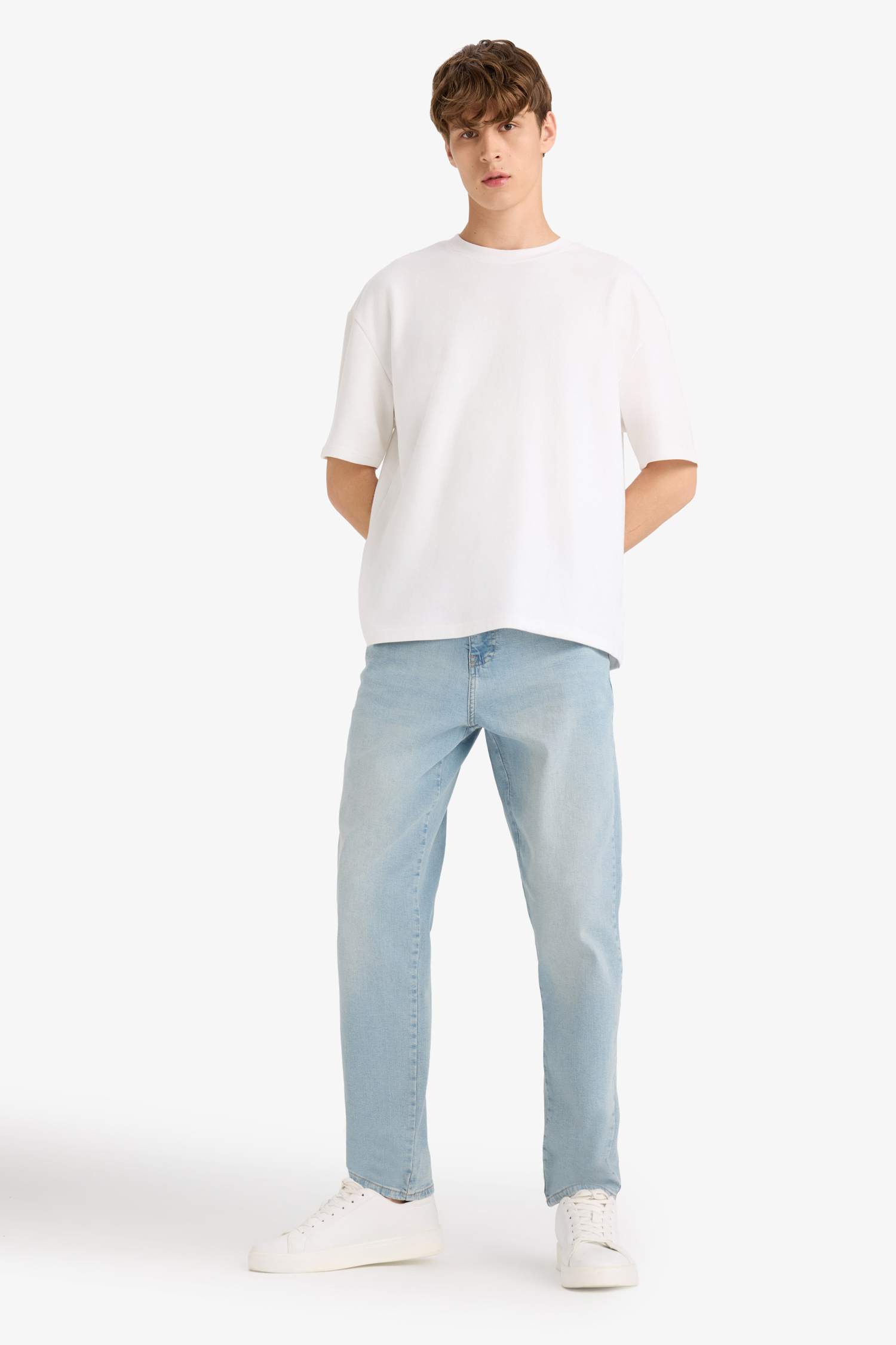 سروال جينز بساق ضيق