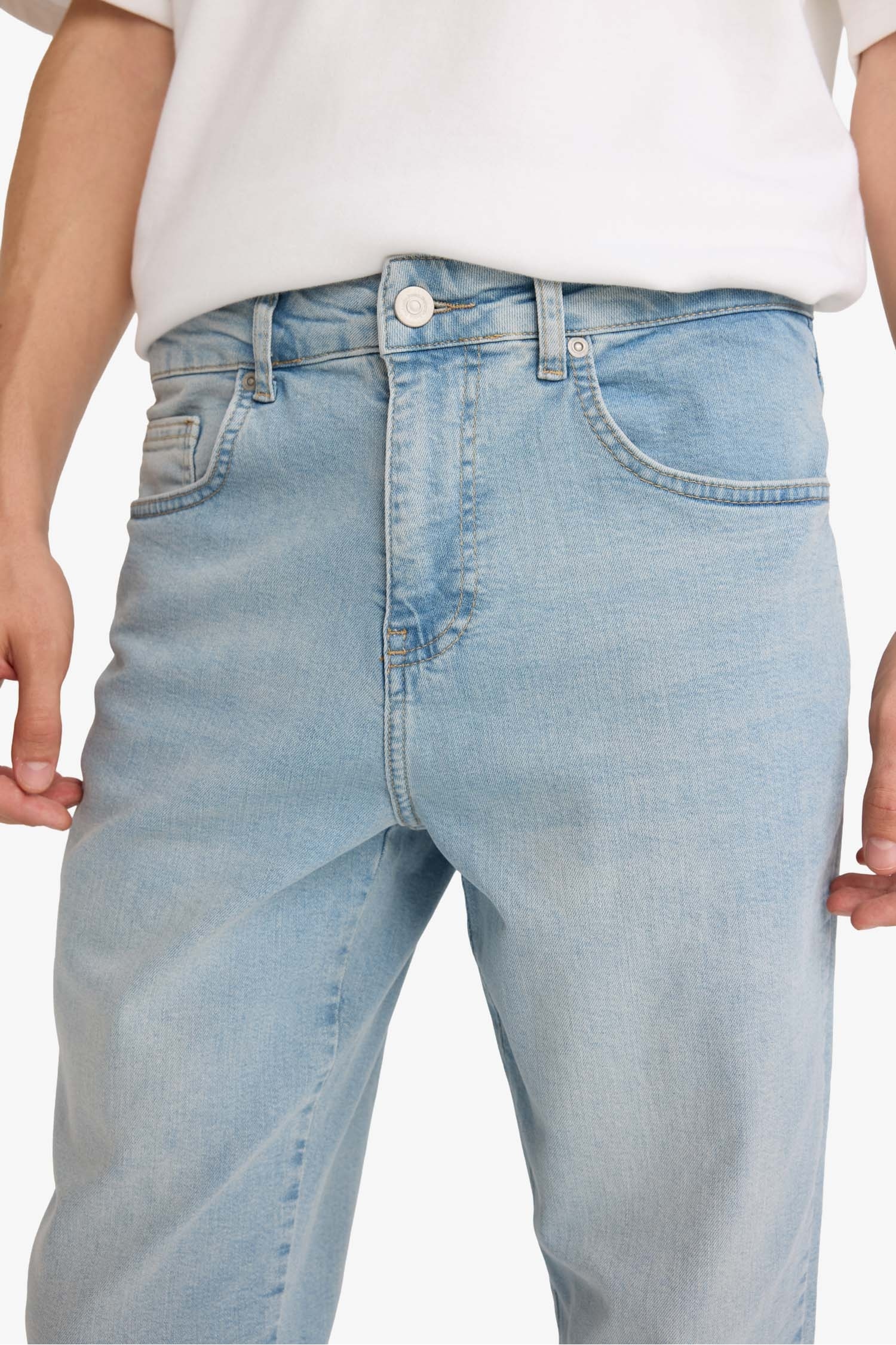 سروال جينز بساق ضيق