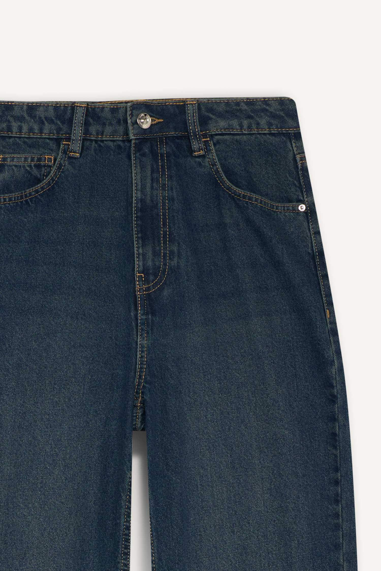 سروال جينز وايد ليج برجل عادي