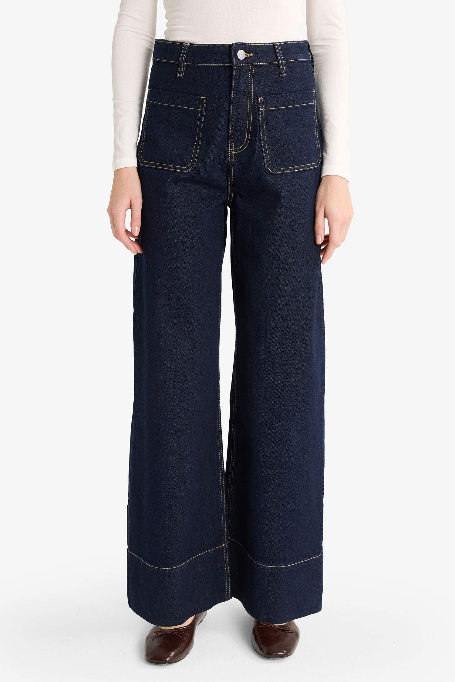 بنطلون جينز كروب برجل واسع وخصر عالي