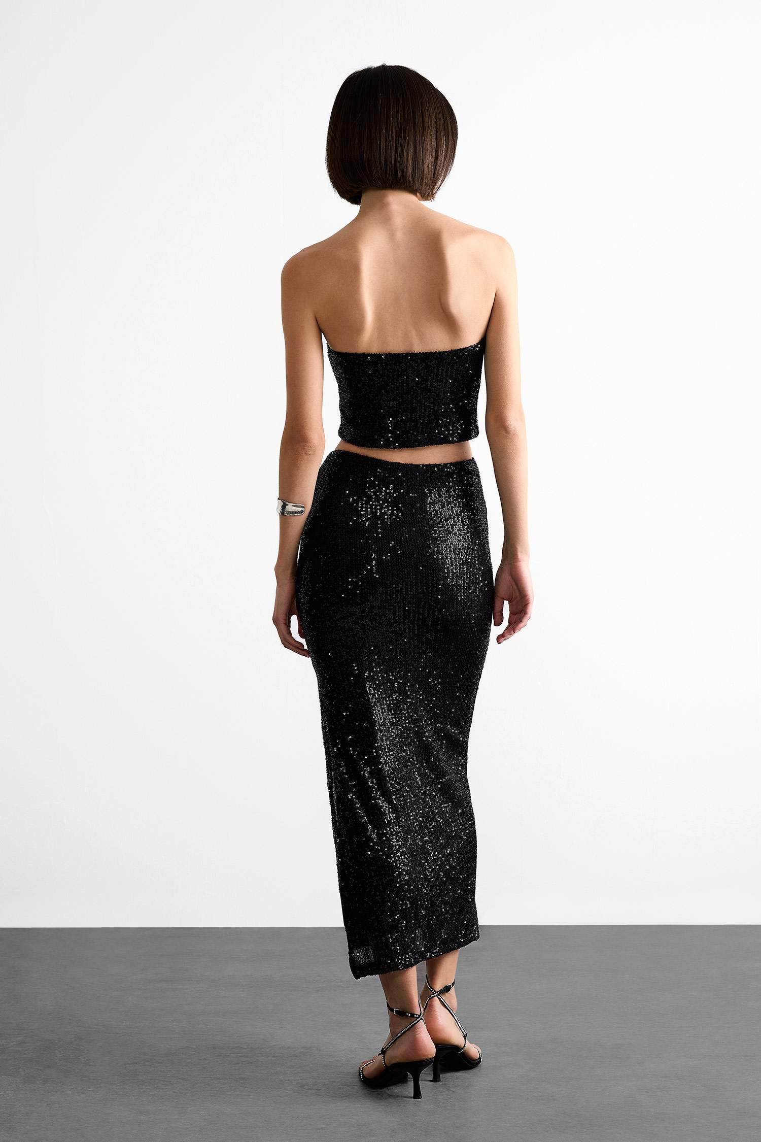 Slim Fit Dar Kesim Payetli Yırtmaçlı Midi Etek