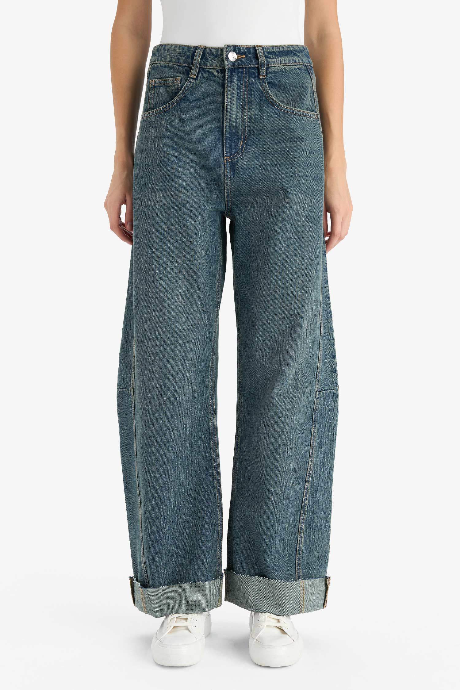 سروال جينز برجل عادي