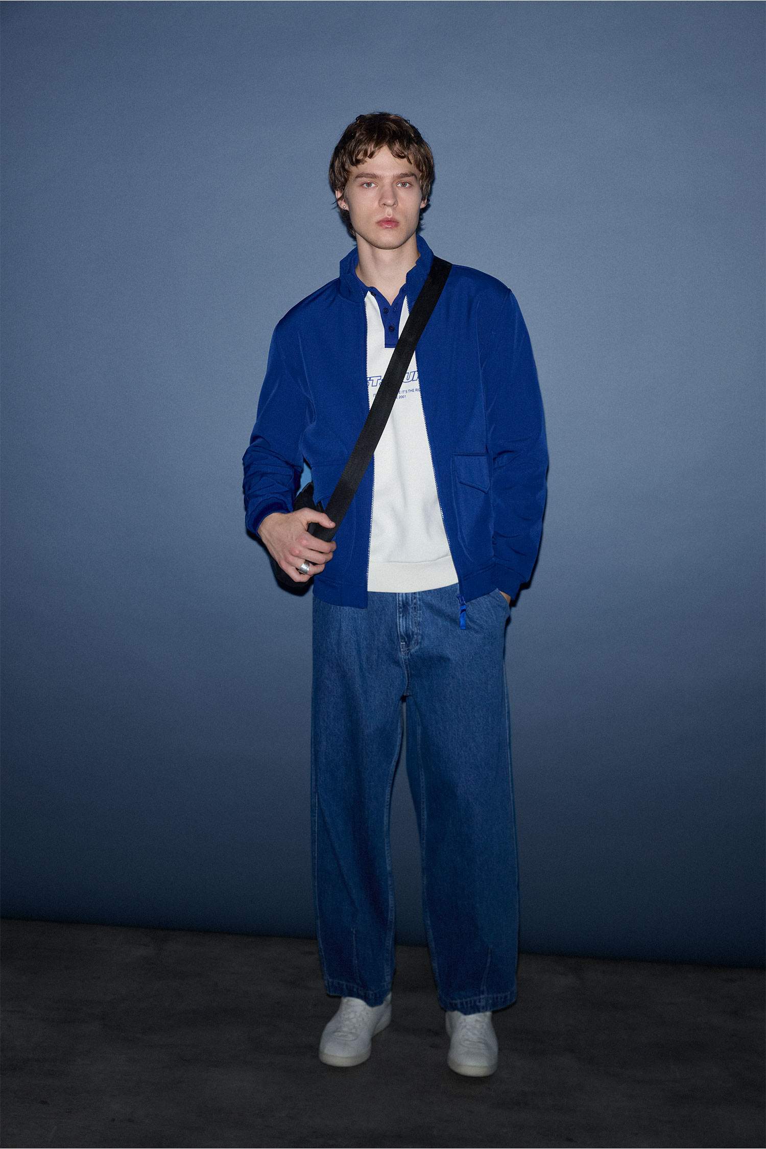 جاكيت أزرق خفيف قصة عادية بياقة كوليج بجيوب