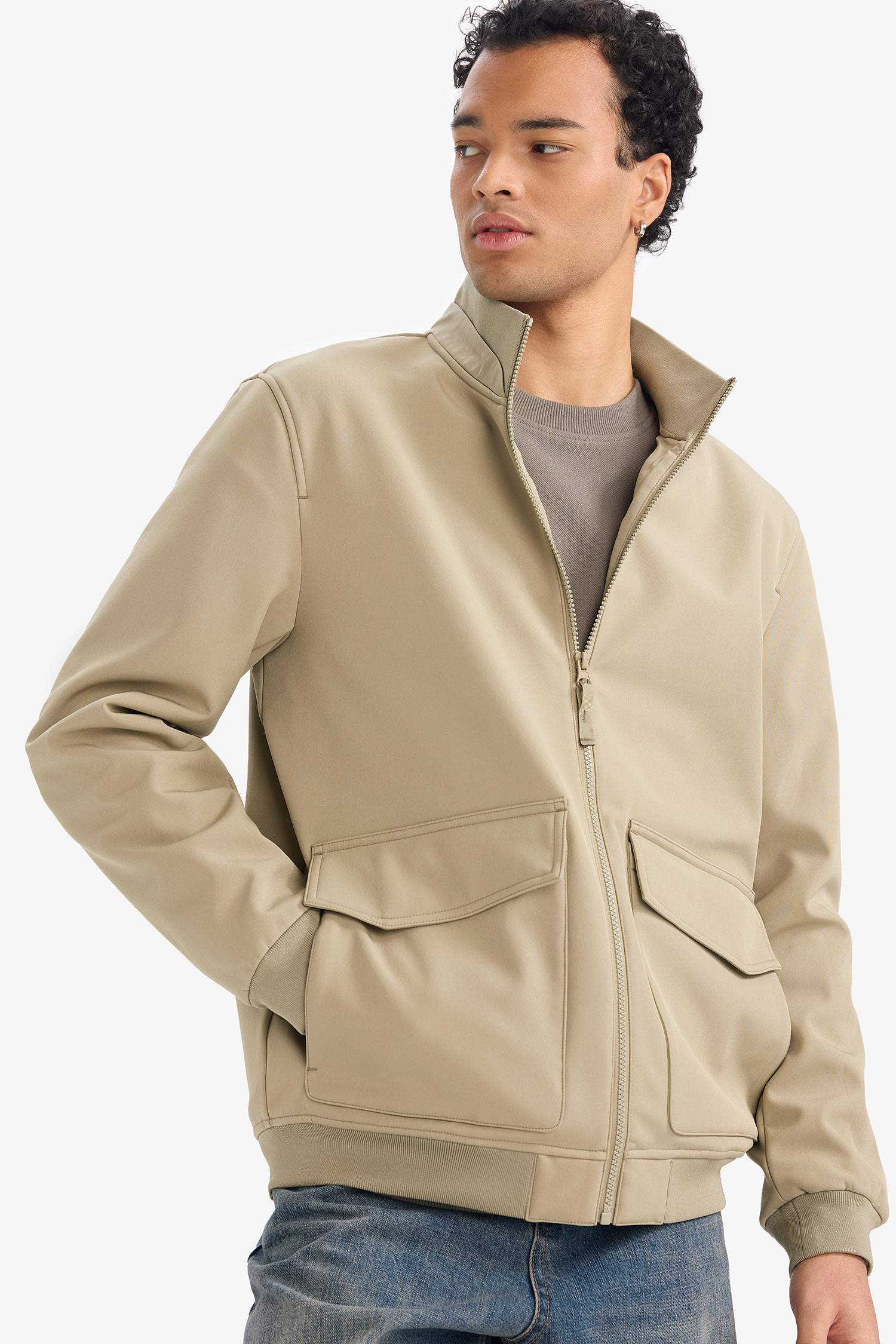 جاكيت خفيف قصة عادية بياقة كوليج بجيوب