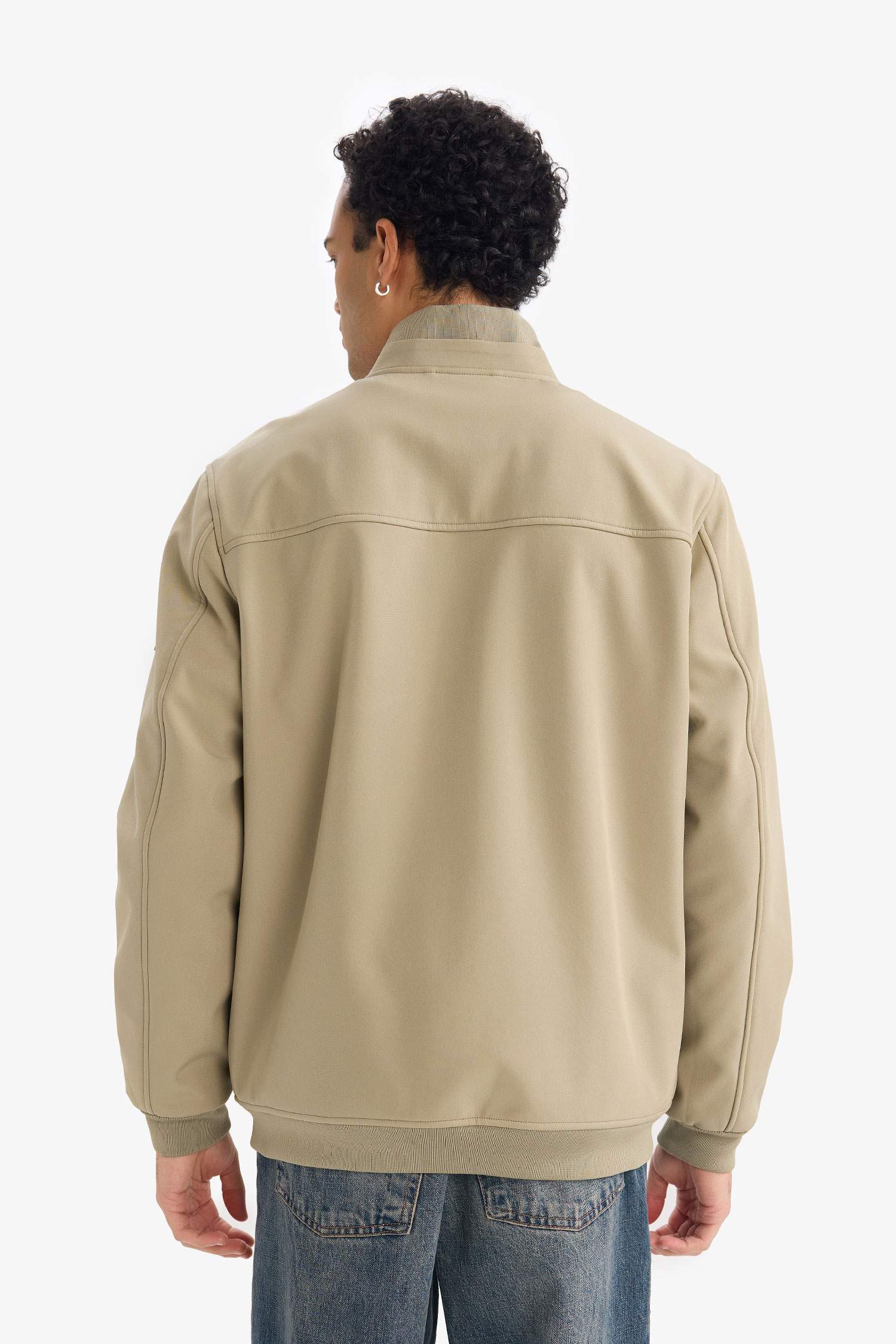 جاكيت خفيف قصة عادية بياقة كوليج بجيوب