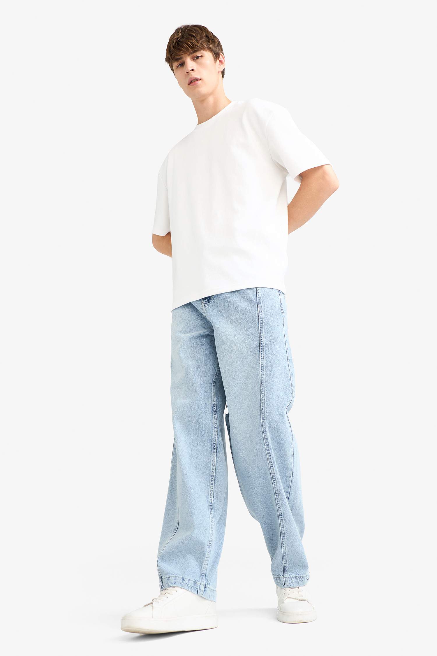 Barrel Fit Wide Leg Jeans