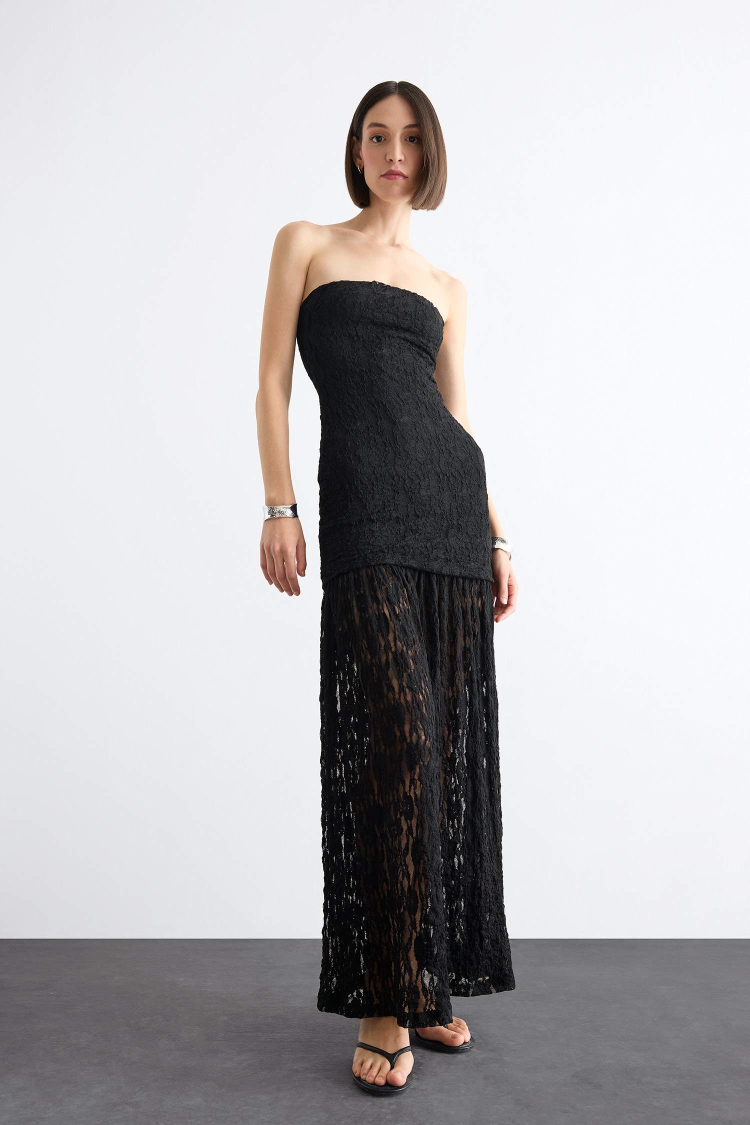 Slim Fit Dar Kesim Vücudu Saran Dantel Straplez Siyah Maxi Elbise