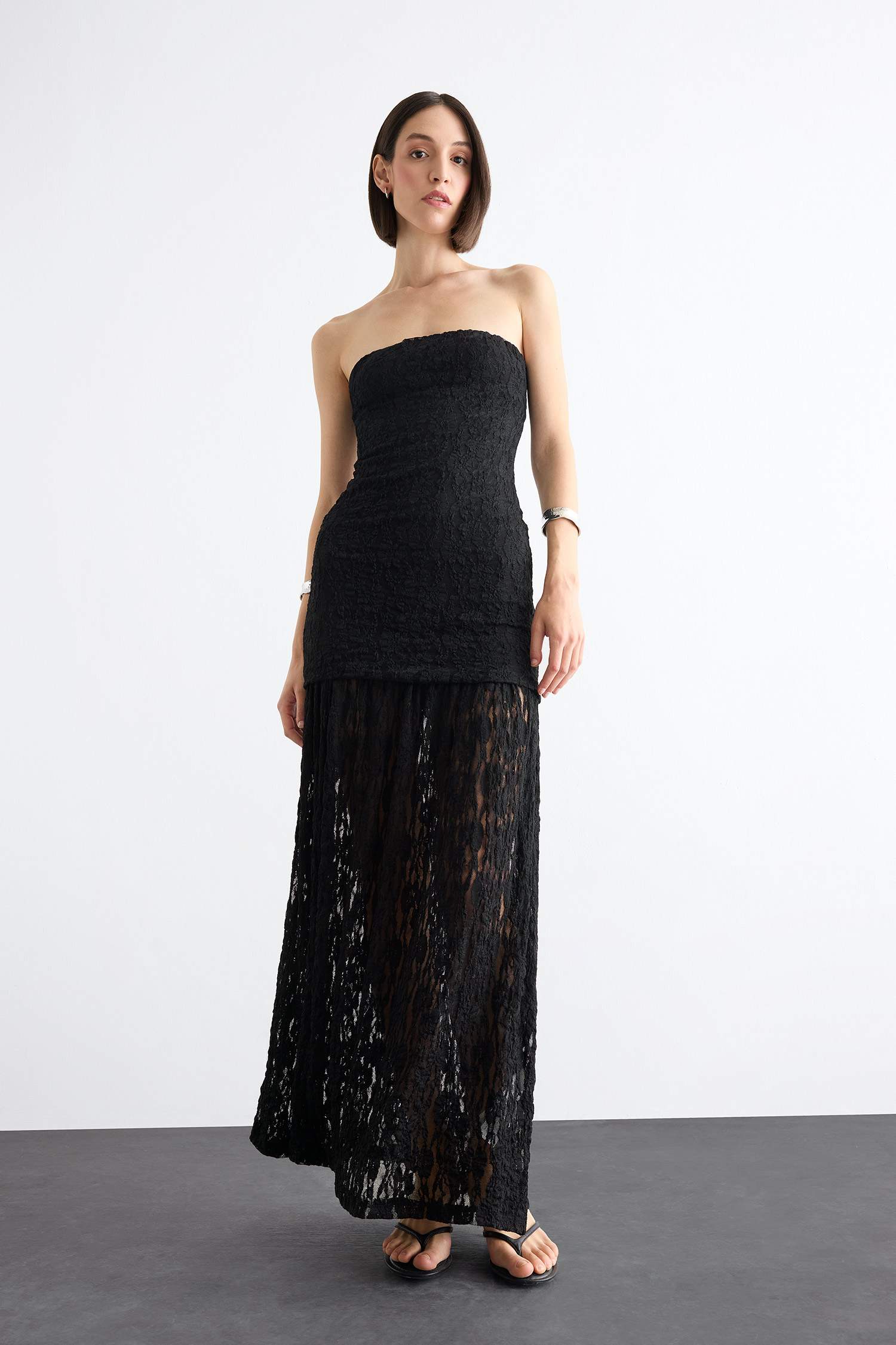 Slim Fit Dar Kesim Vücudu Saran Dantel Straplez Siyah Maxi Elbise