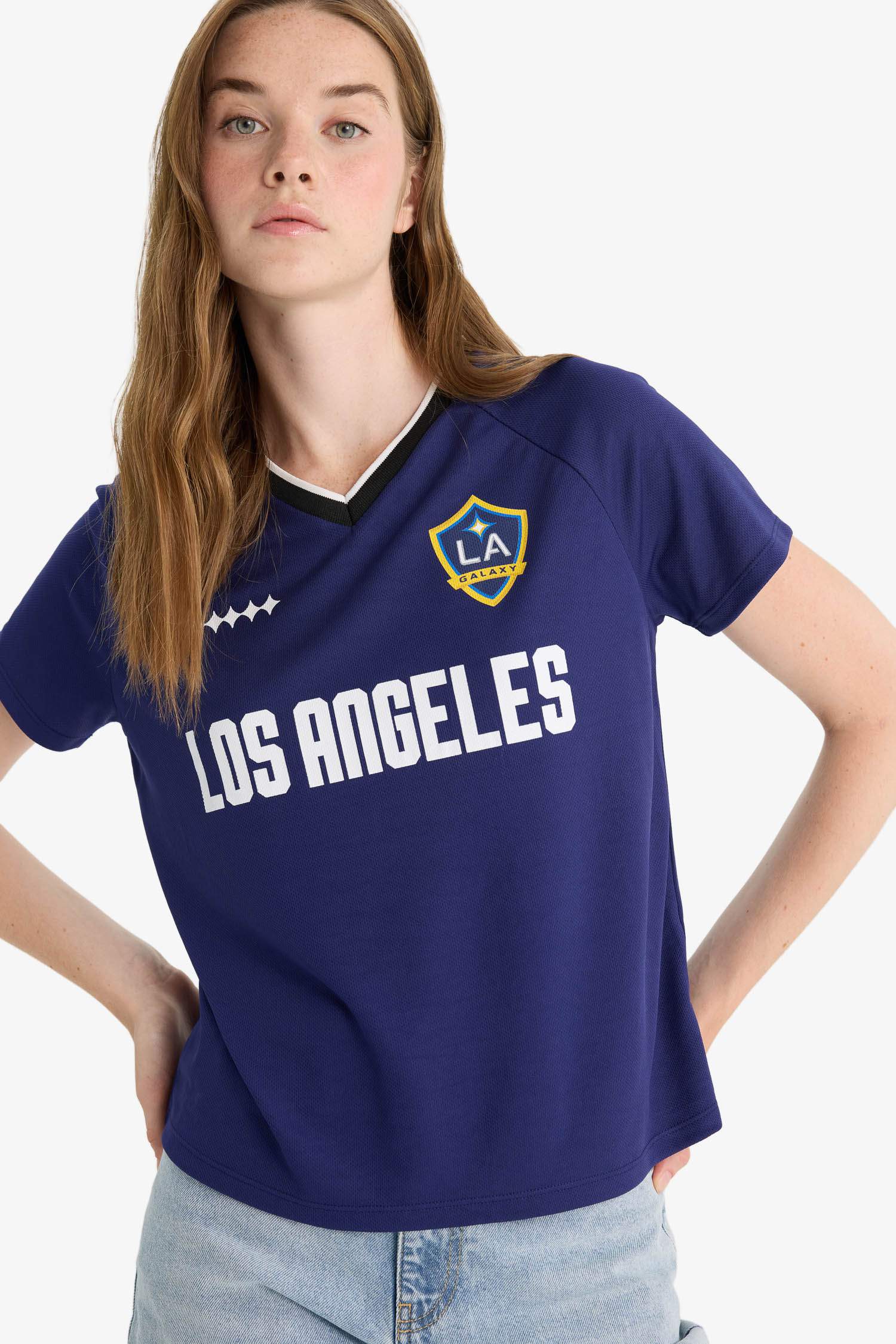 MLS Regular Fit V Yaka Baskılı Forma Kumaşı Kısa Kollu Tişört