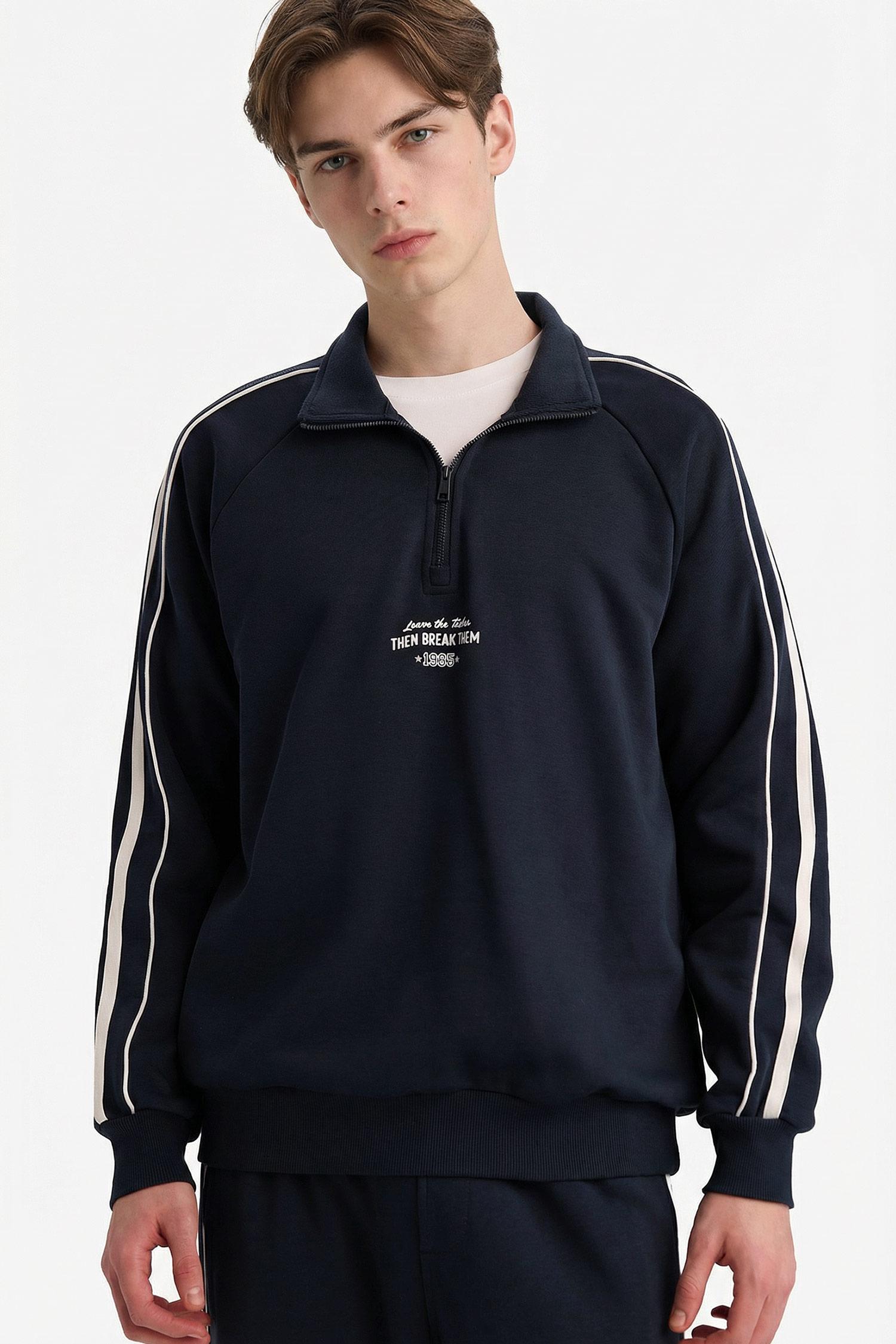 DeFacto Pamuklu Boxy Fıt Dik Yaka Slogan Baskılı Sweatshirt görsel 4