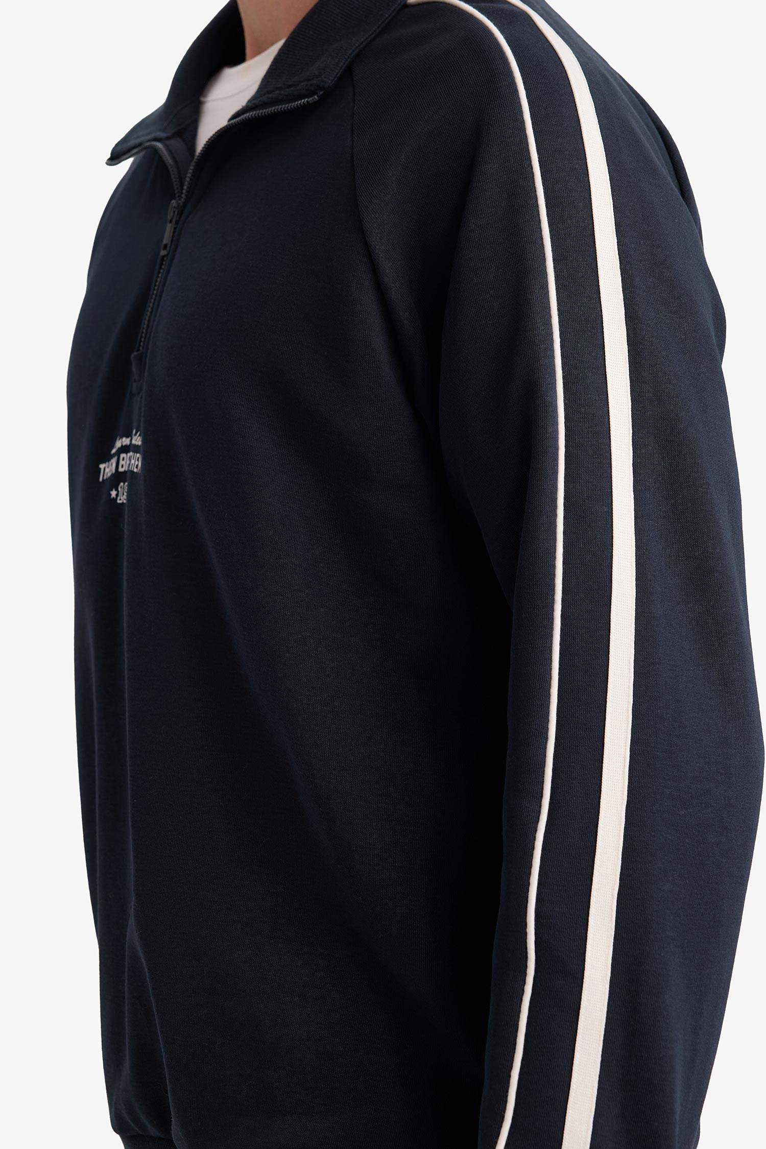 Свитшот с надписью и воротником-стойкой Boxy Fit