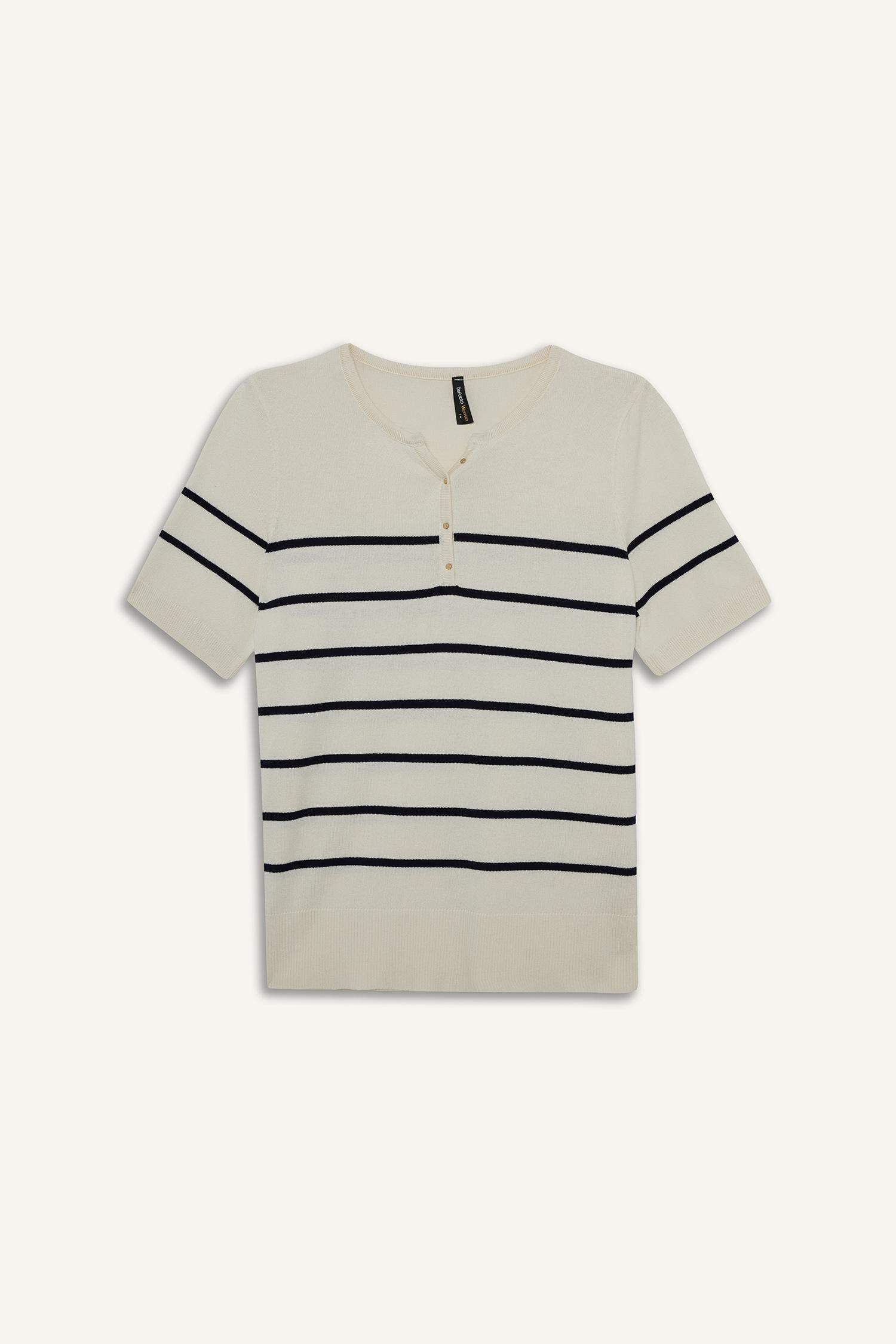 بلوفر تريكو قصة عادية بياقة مستديرة