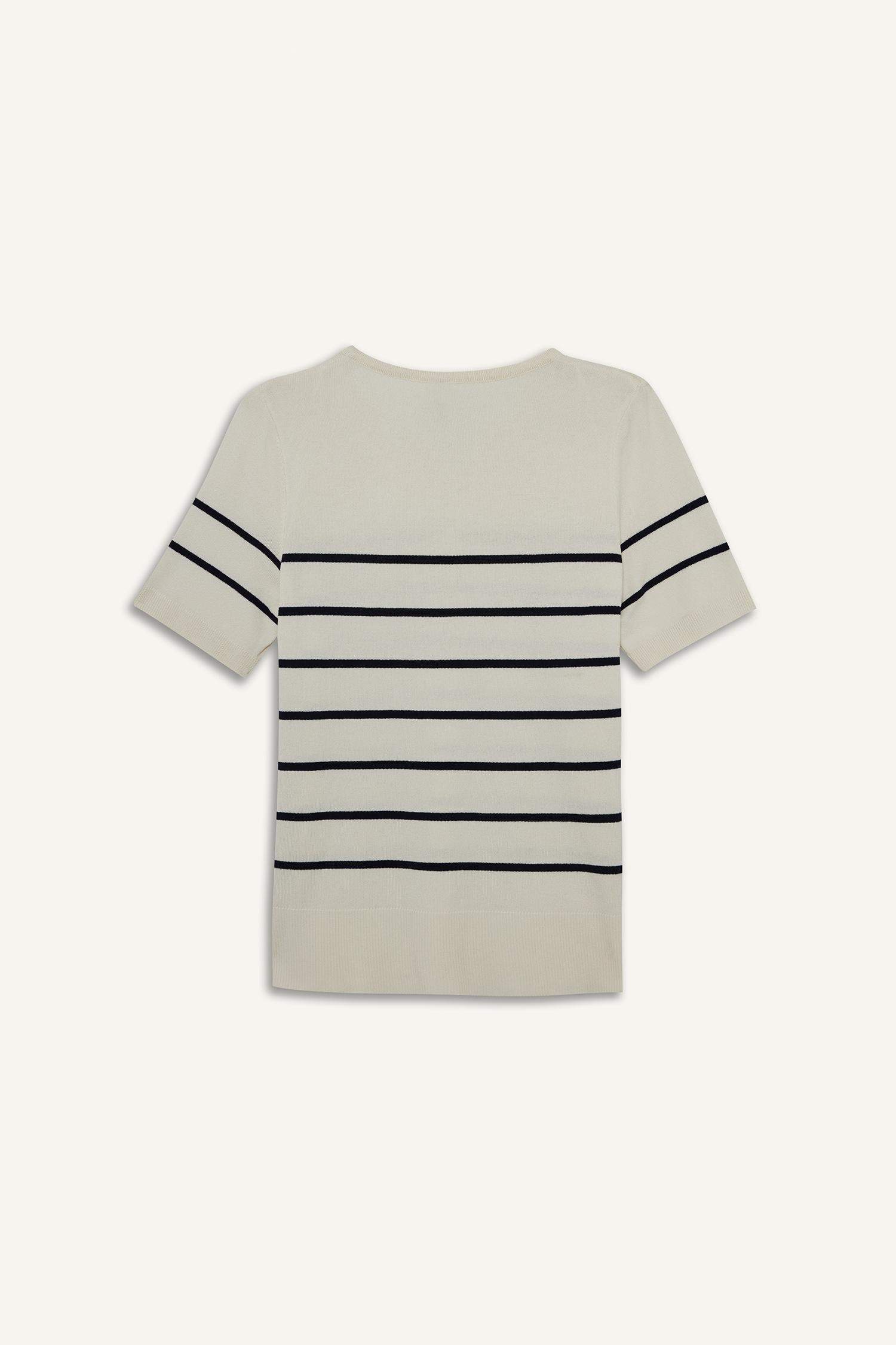 بلوفر تريكو قصة عادية بياقة مستديرة